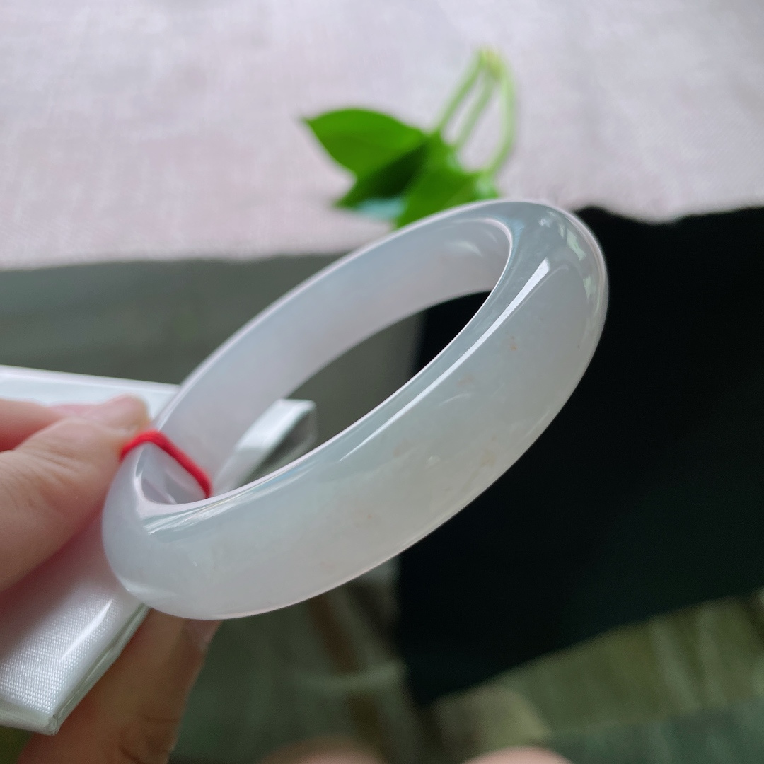 55.8/12.7/8.9，冰紫正圈，洒金宛如星子一般坠落腕间，摇曳生姿，无裂，ss50529a