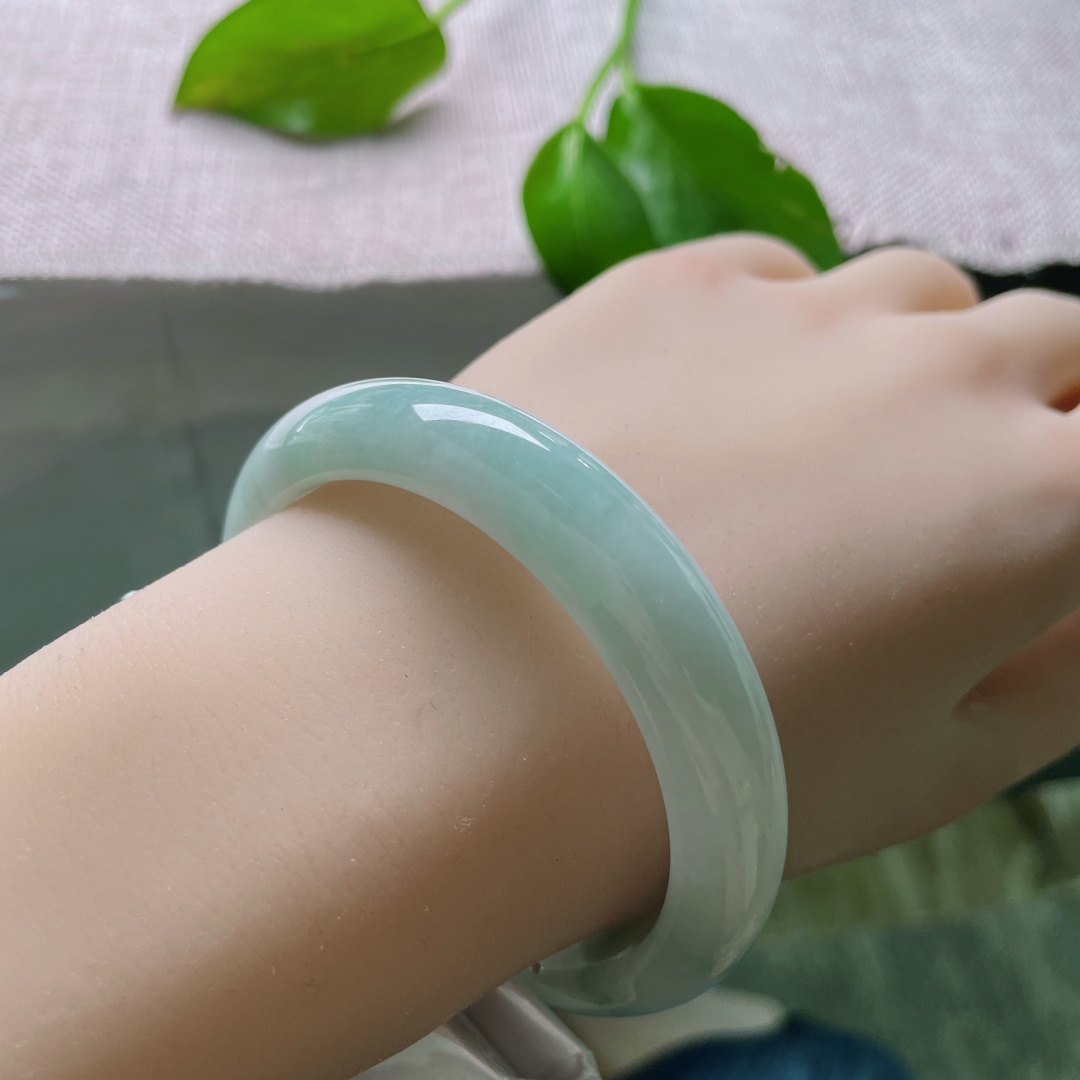 56.3/11.8/7.5，浅绿底正圈，水润，细腻，佩戴优雅端庄，皮纹，ss50587a