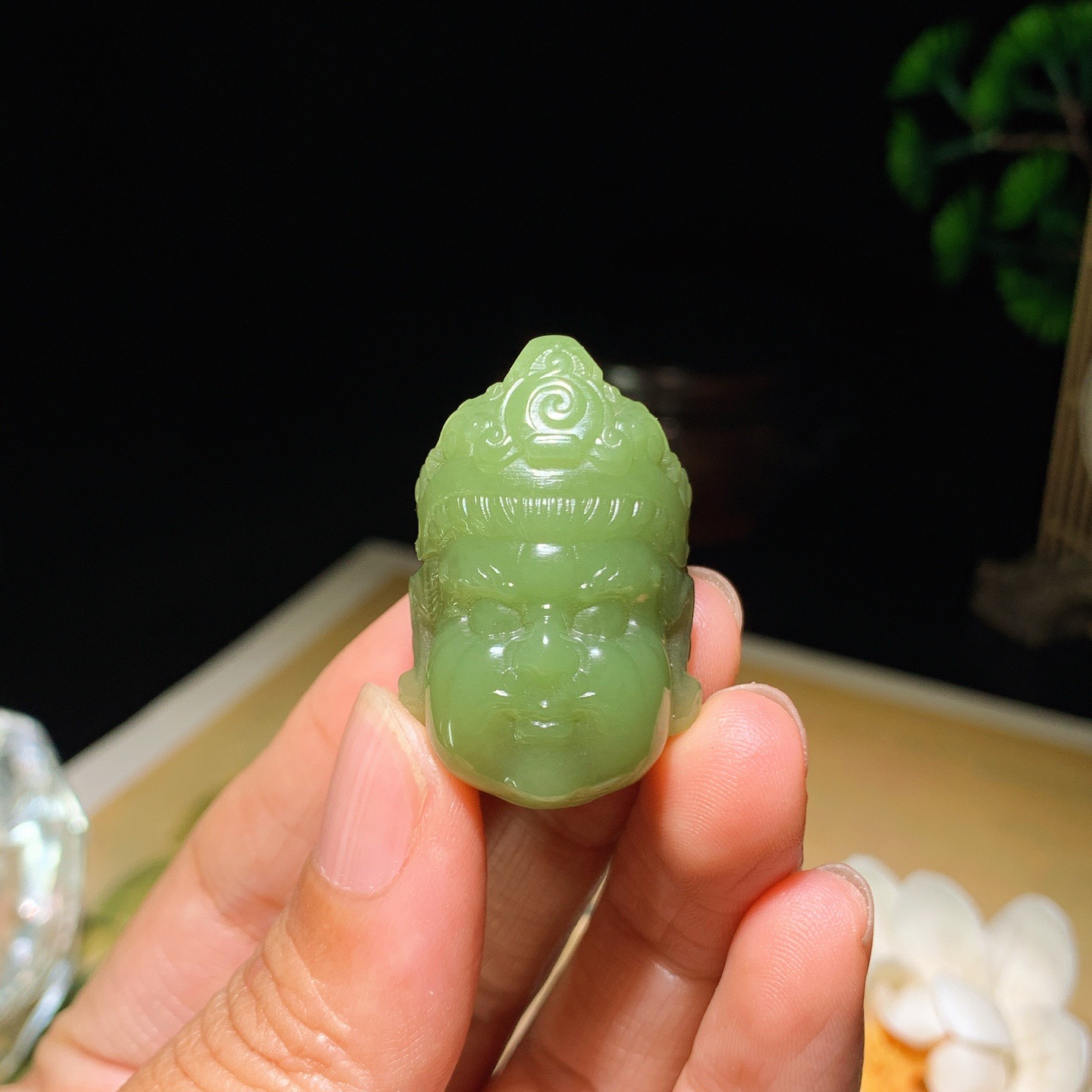 新疆若羌黄口料黄财神挂件。尺寸34/22/17重19克 玉质细腻油润 底色纯净 脂粉好，品质好。lt