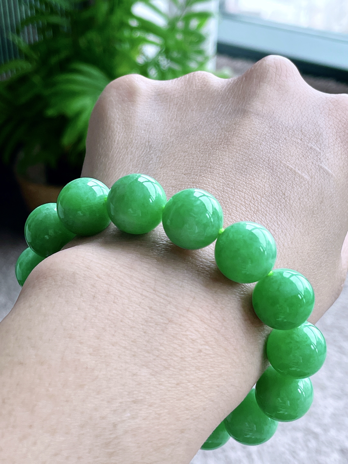 【珠子】冰阳绿手串圆珠珠子手串
【说明】缅料 性价比高  
【尺寸】13.6mm..