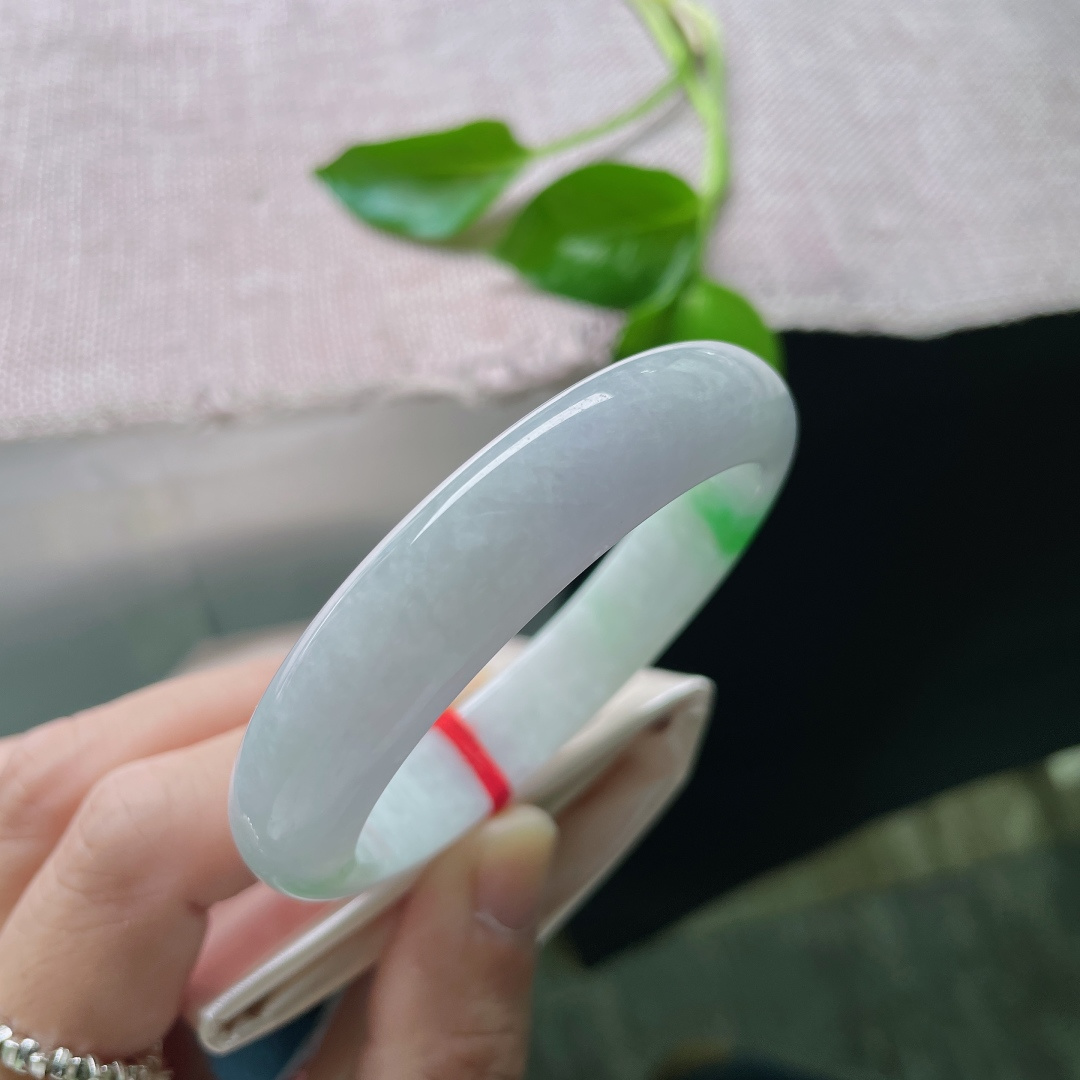 53.8/12.4/7.9，春彩正圈，飘阳绿，翠色娇艳欲滴，种老，细润，皮纹，ss49897a