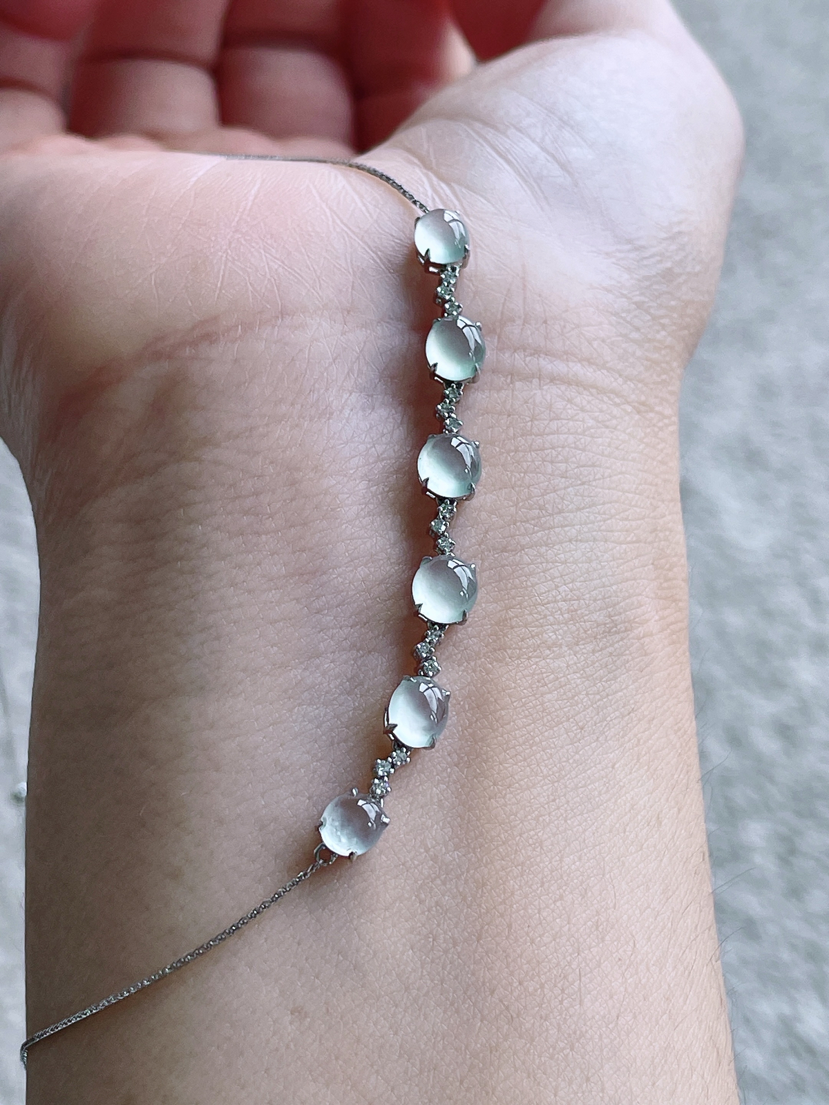 【镶嵌】冰蛋面项链
【说明】缅料 18k金镶嵌 性价比高  
【裸石】5.6-5.1-2.6..