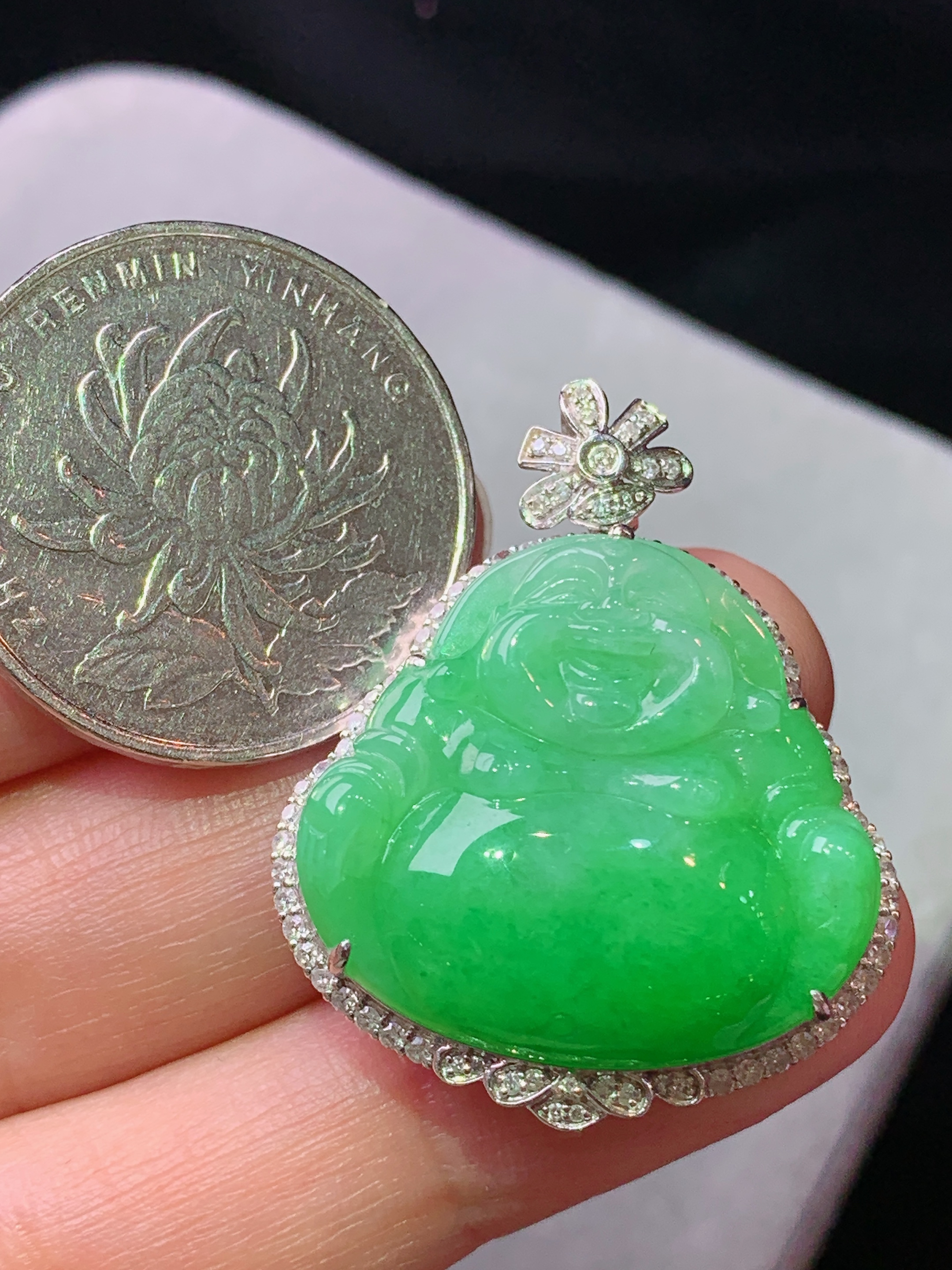 18k金钻镶嵌翠绿佛公吊坠 玉质细腻 色泽艳丽清新 水润亮眼 整体尺寸34*24.2*9.6b1