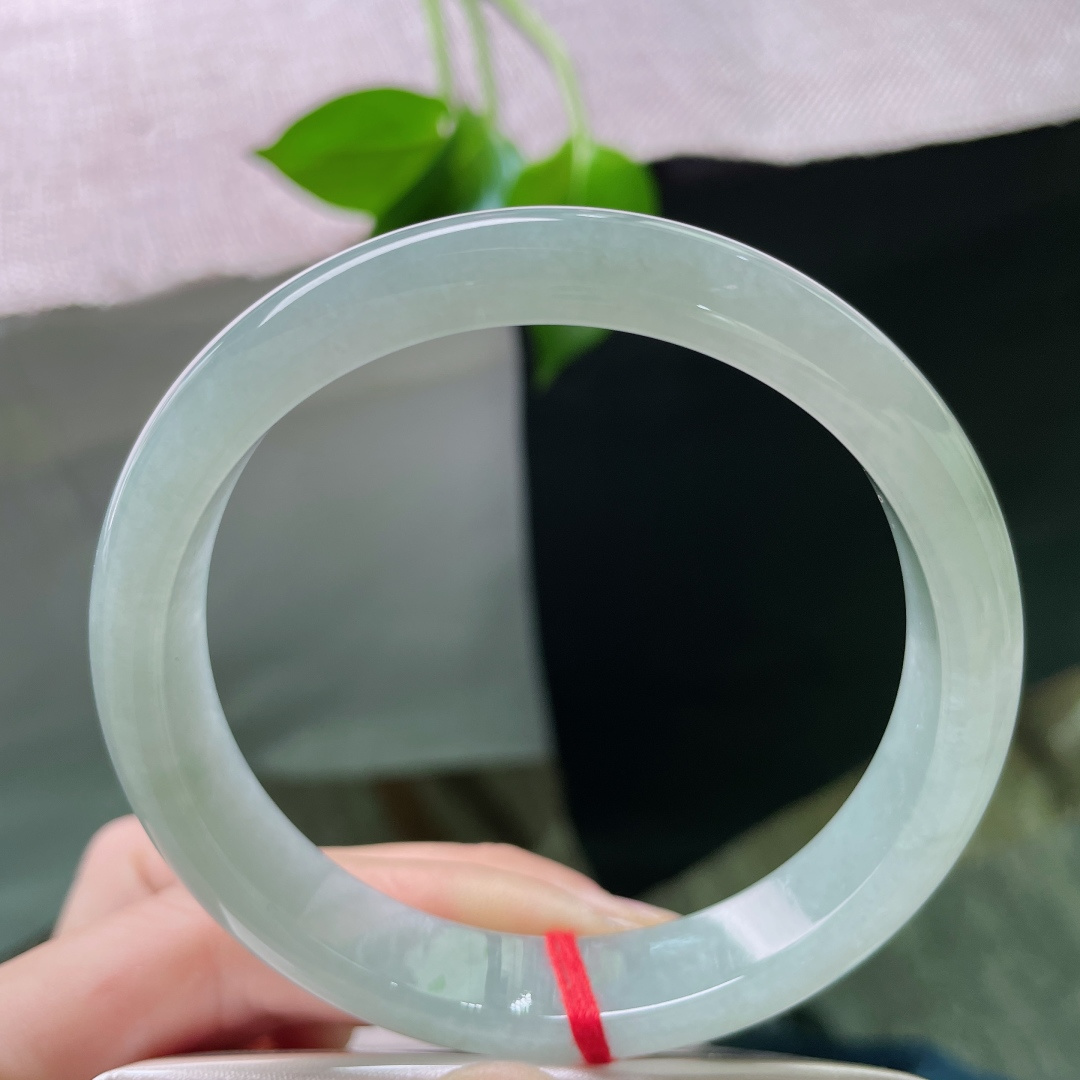 61.9/12.4/7.7，冰晴底正圈，大圈口，清透如晨光洗过的冰川，无裂，ss49136a