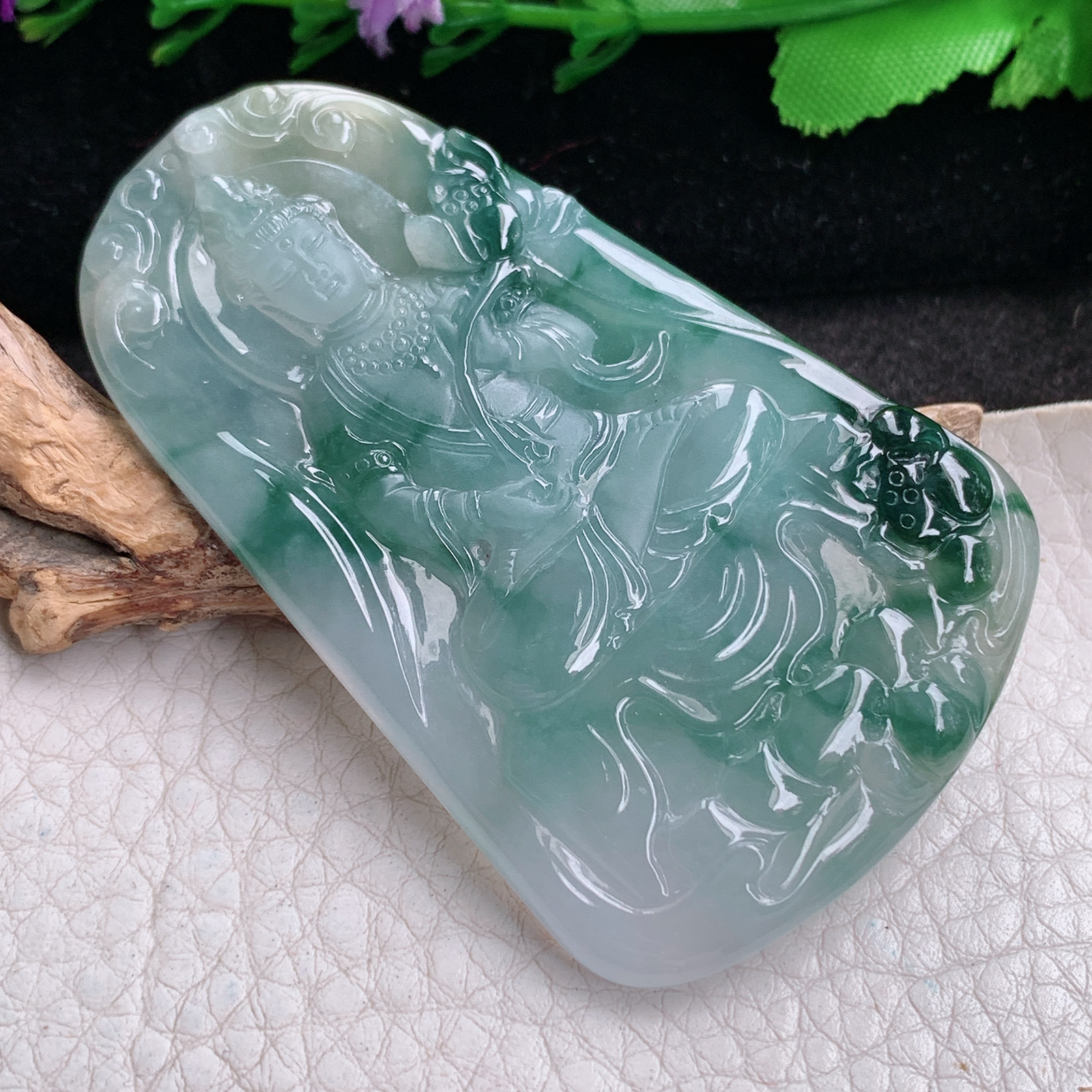 ktj实拍68.5*43.6*5.8天然缅甸翡翠精雕冰飘花持莲观音 豔玉观音玉吊坠 玉挂件