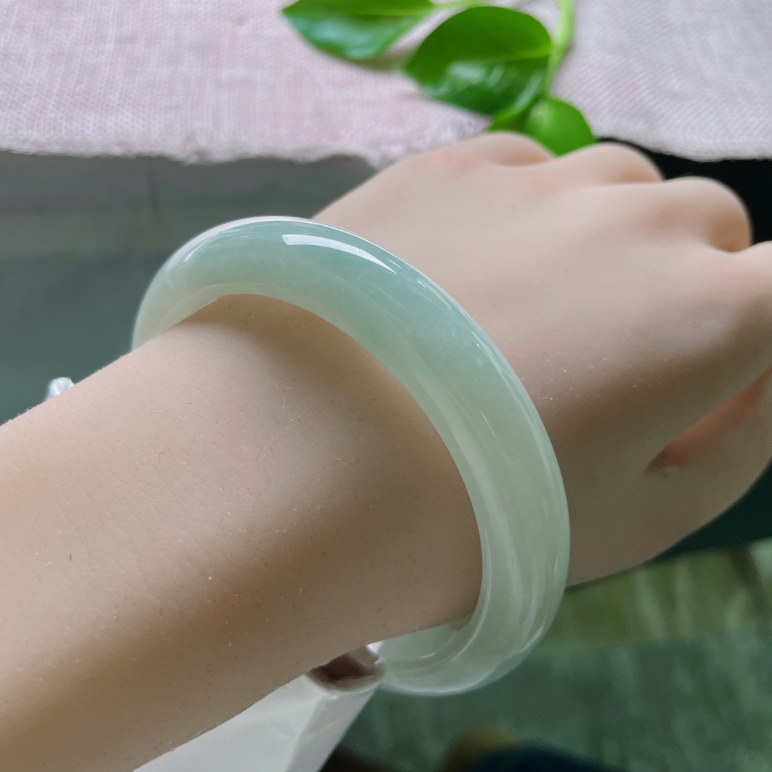 60.2/12.4/8.6，淡绿色底正圈，大圈口，素雅不张扬，底子细腻干净，皮纹，ss50591a