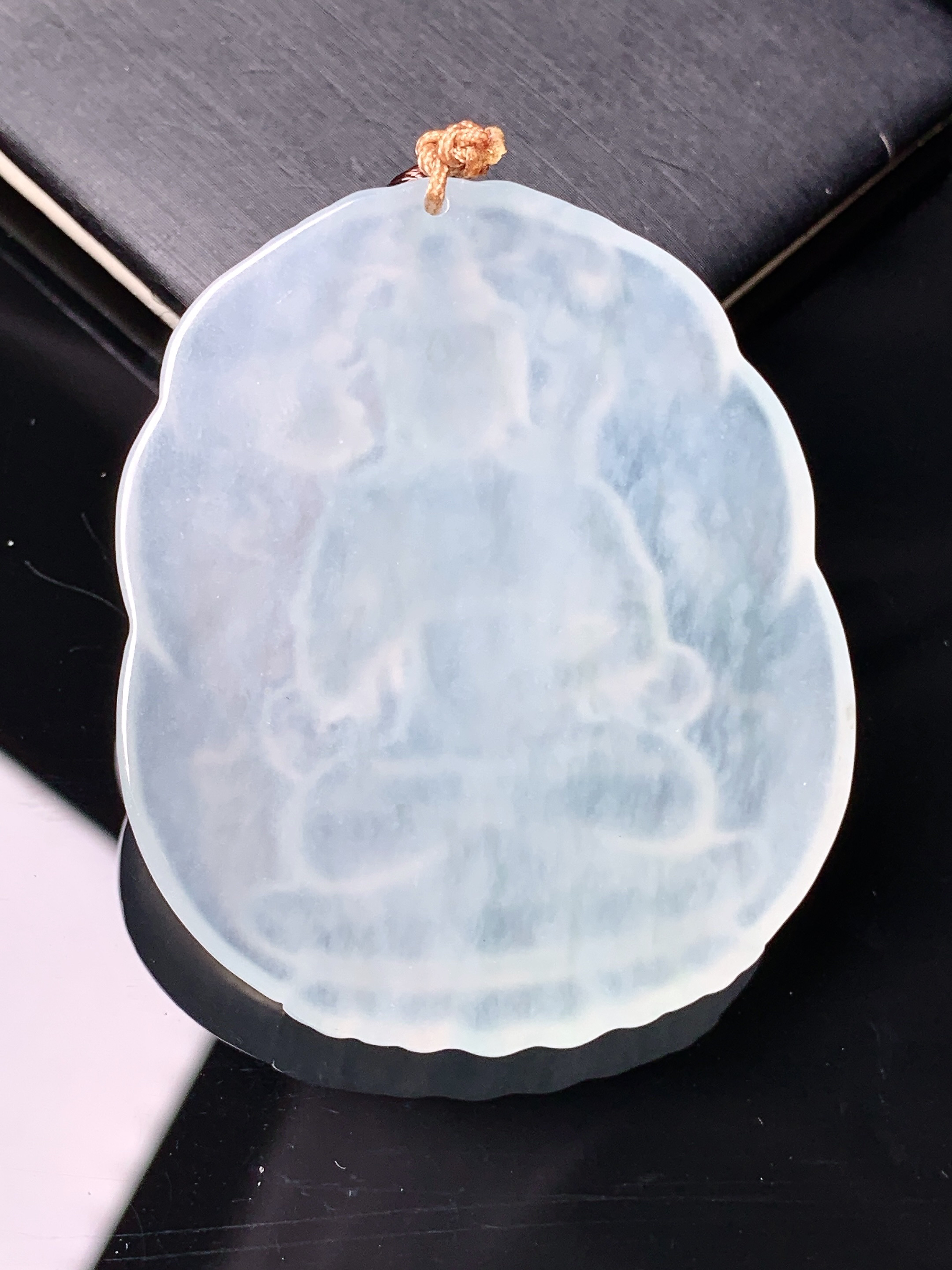 冰种观音菩萨吊坠 玉质细腻 色泽艳丽清新 水润亮眼 整体尺寸50.8*42.6*6.3b2