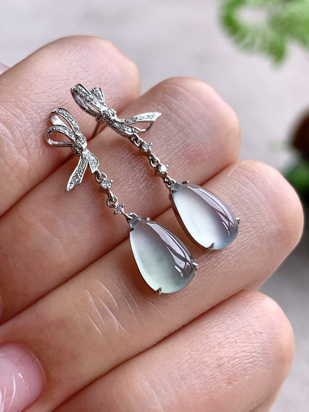 【镶嵌】🫧高冰福瓜耳坠
【说明】缅料 18k金镶嵌 性价比高  
【整体】29-6.7-4.3..