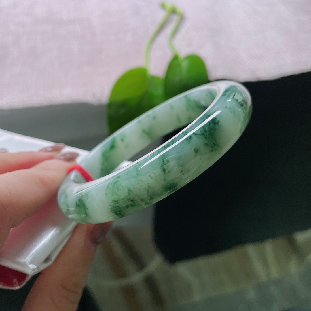 60.4/12.9/9.2，飘花正圈，玉上流云意，花随腕底生。种老，水头好，无裂，ss50543a