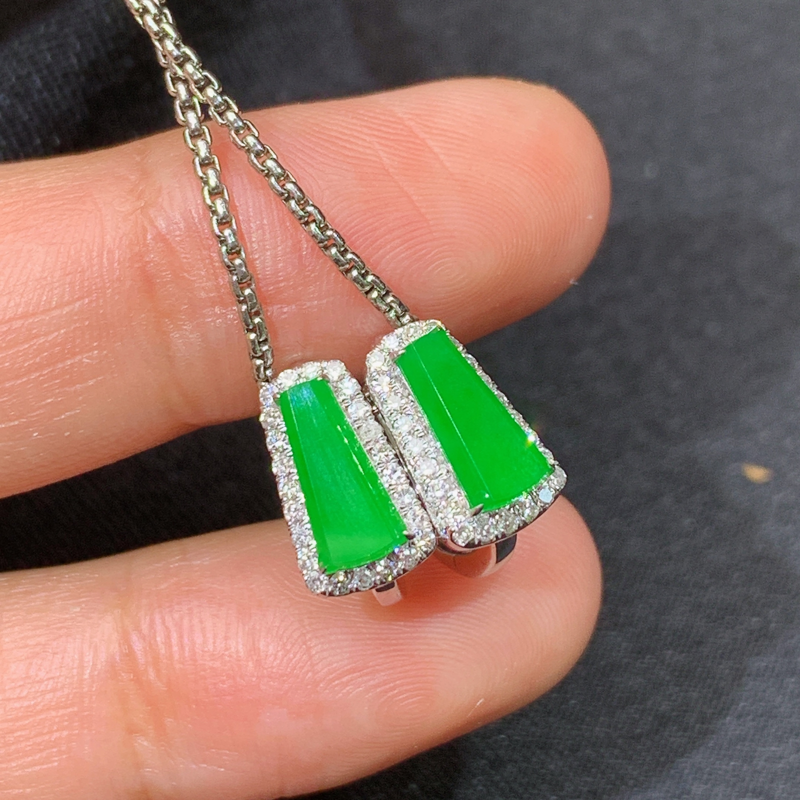 阳绿无事牌耳扣，18k金镶嵌，简约时尚，冰润色阳，种水足，Ff 尺寸8.3*4.2*2