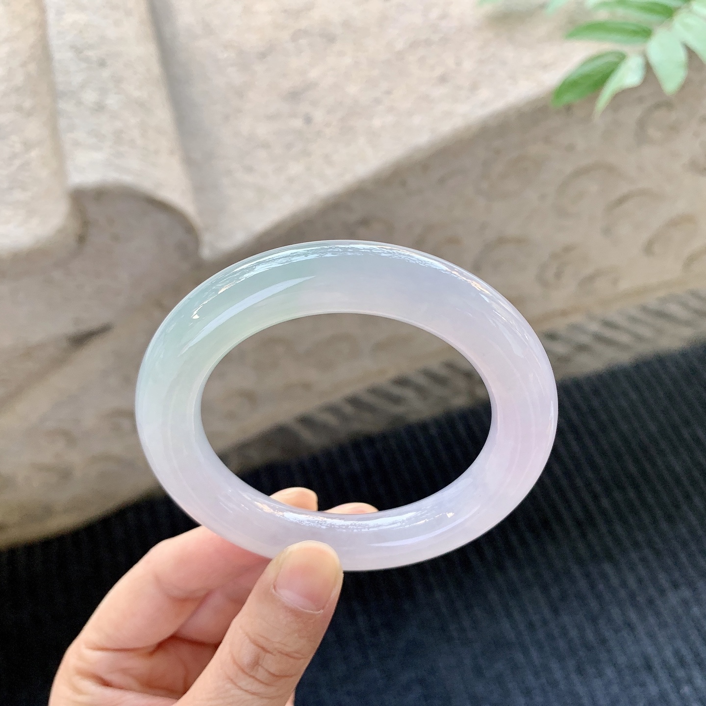 圆条54 55 圈口54.3/11.2/11.6 糯冰椿彩，水润，种老，细腻，打灯有絮线BA031271