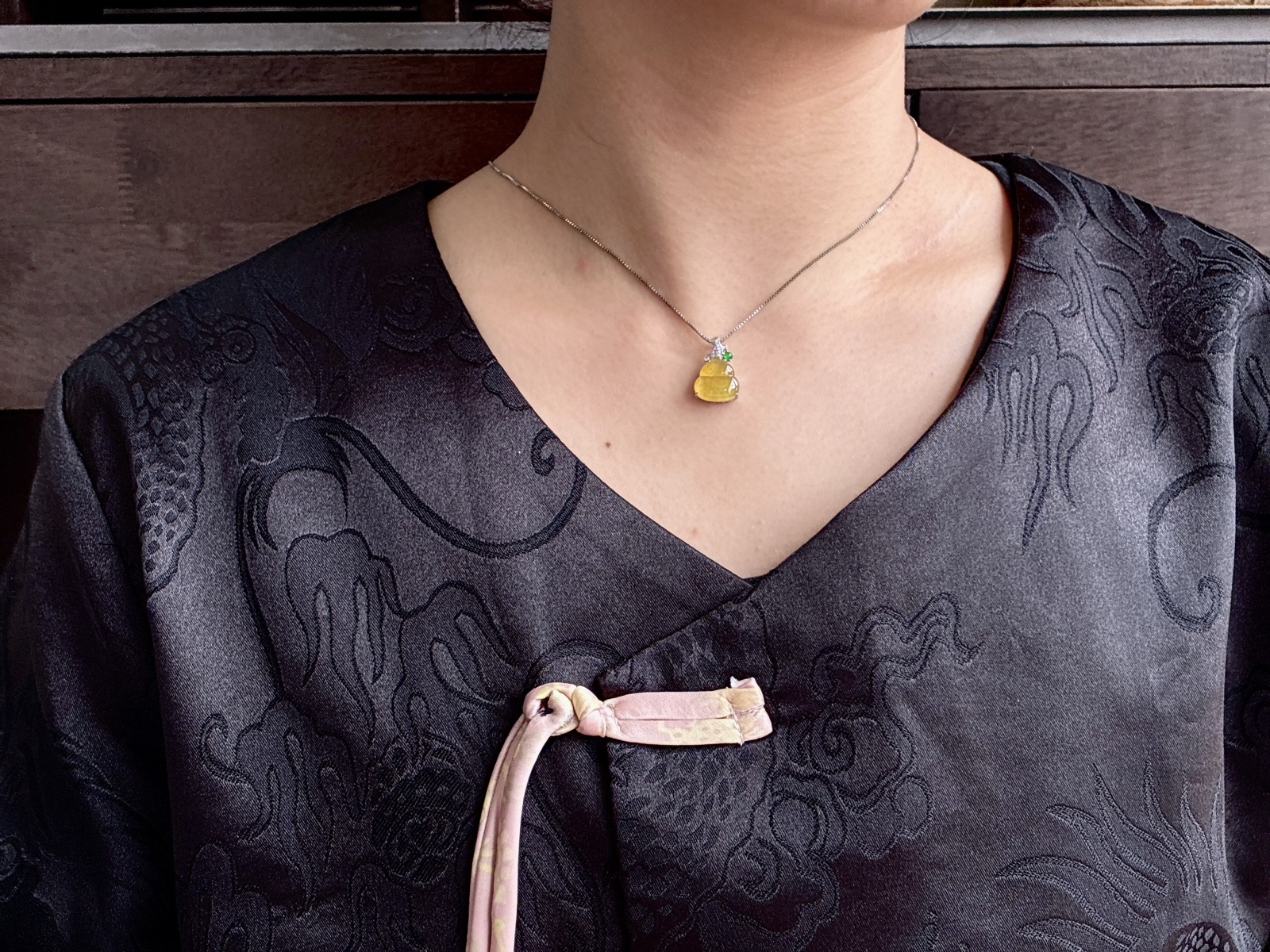 【镶嵌】🫧高冰黄翡葫芦吊坠  
【说明】缅料 18k金镶嵌 性价比高  
【整体】18.4-12.3-6.5..