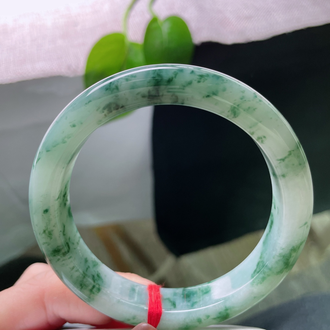 60.4/12.9/9.2，飘花正圈，玉上流云意，花随腕底生。种老，水头好，无裂，ss50543a