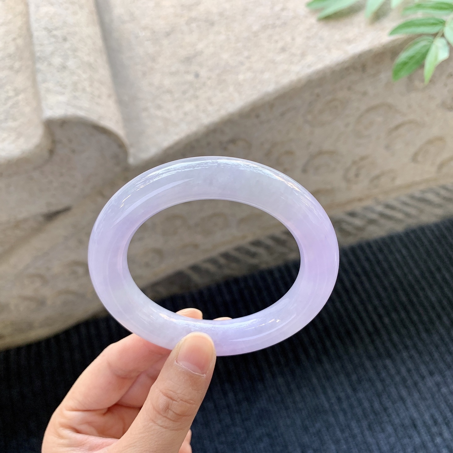 圆条55 56【圈口】56.2/12.4/11.7【编码】A1011364【描述】糯冰紫罗兰，水润，种老，细腻，打灯有晶体线