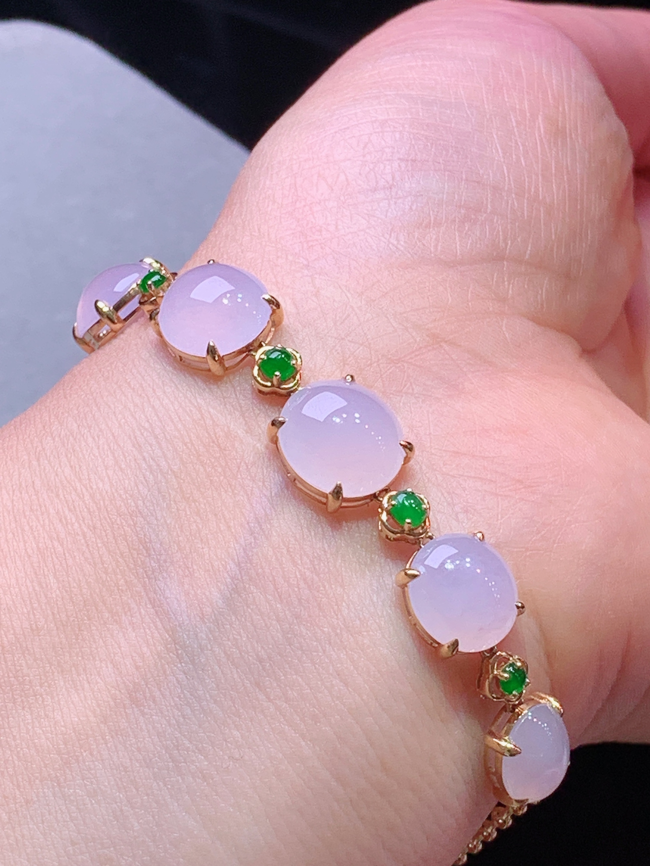 18k金钻镶嵌淡粉紫蛋面手链 玉质细腻 色泽艳丽清新 水润亮眼 整体尺寸170*10.6*5.5b2