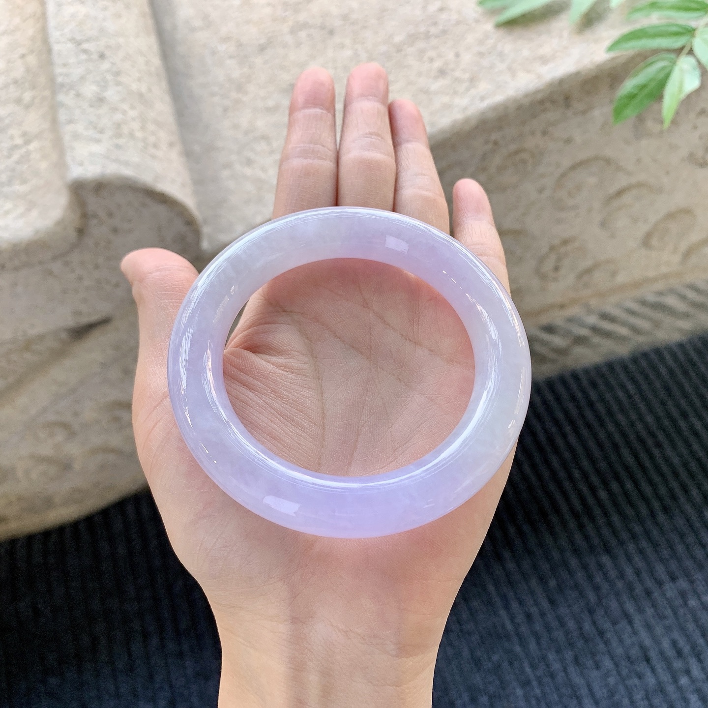 圆条55 56【圈口】56.2/12.4/11.7【编码】A1011364【描述】糯冰紫罗兰，水润，种老，细腻，打灯有晶体线