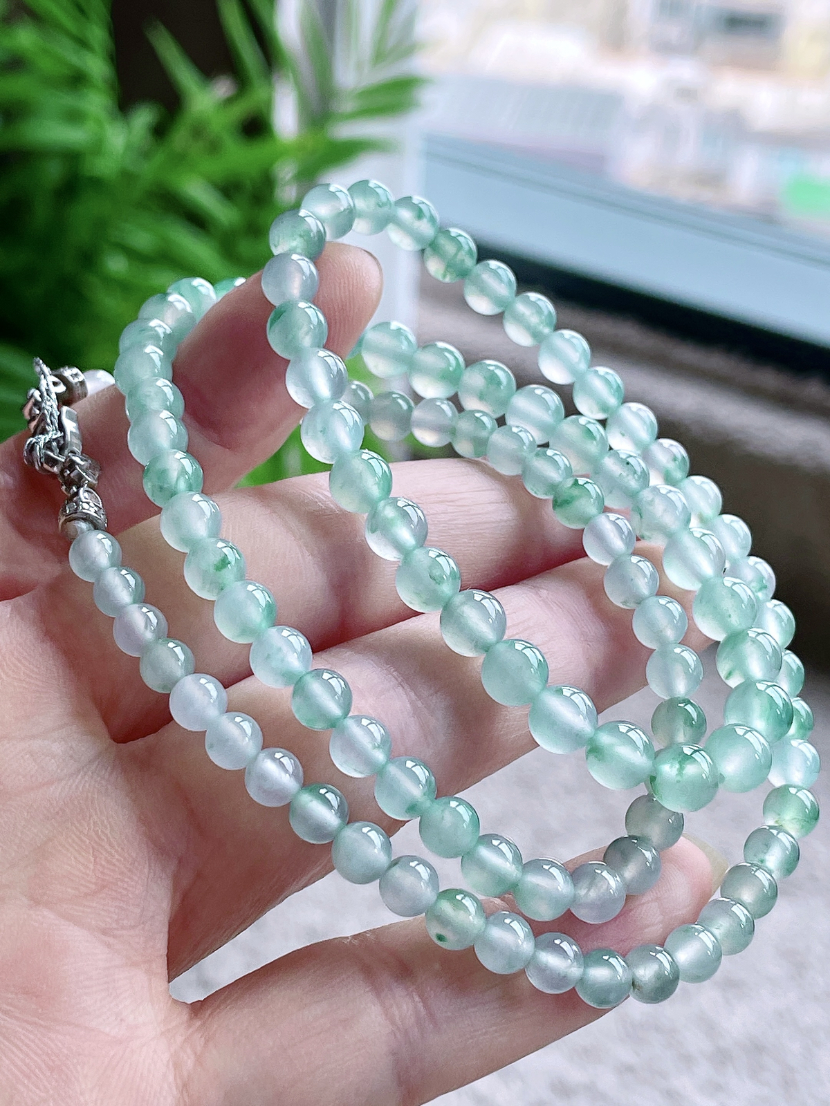 【珠子】冰飘花珠链圆珠珠子珠链
【说明】缅料 性价比高  
【尺寸】5.4-4.4mm，30cm..