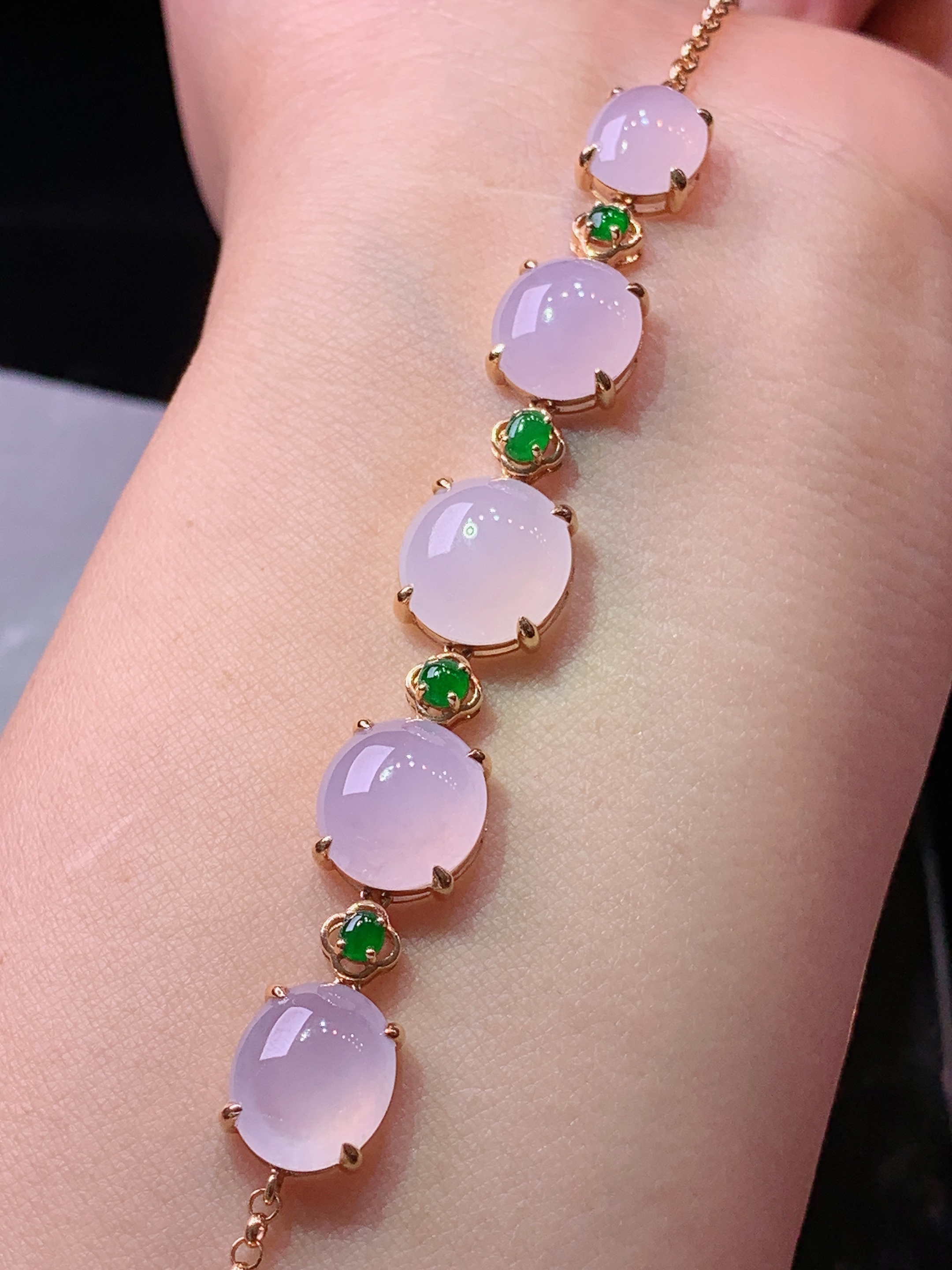 18k金钻镶嵌淡粉紫蛋面手链 玉质细腻 色泽艳丽清新 水润亮眼 整体尺寸170*10.6*5.5b2