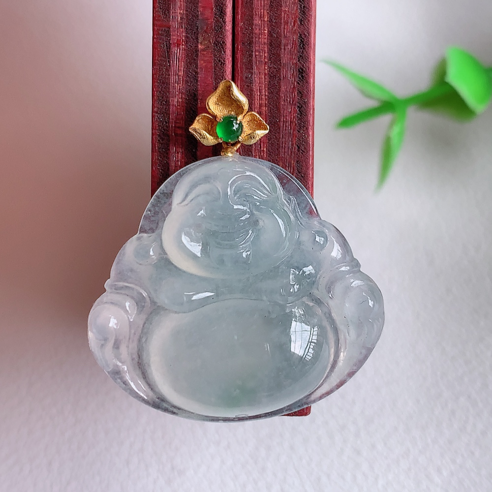 18k金扣冰润佛公挂件 玉质细腻  精雕弥勒佛，笑佛福耳垂肩，面相喜庆，开怀大笑，憨态可掬。惟妙惟肖