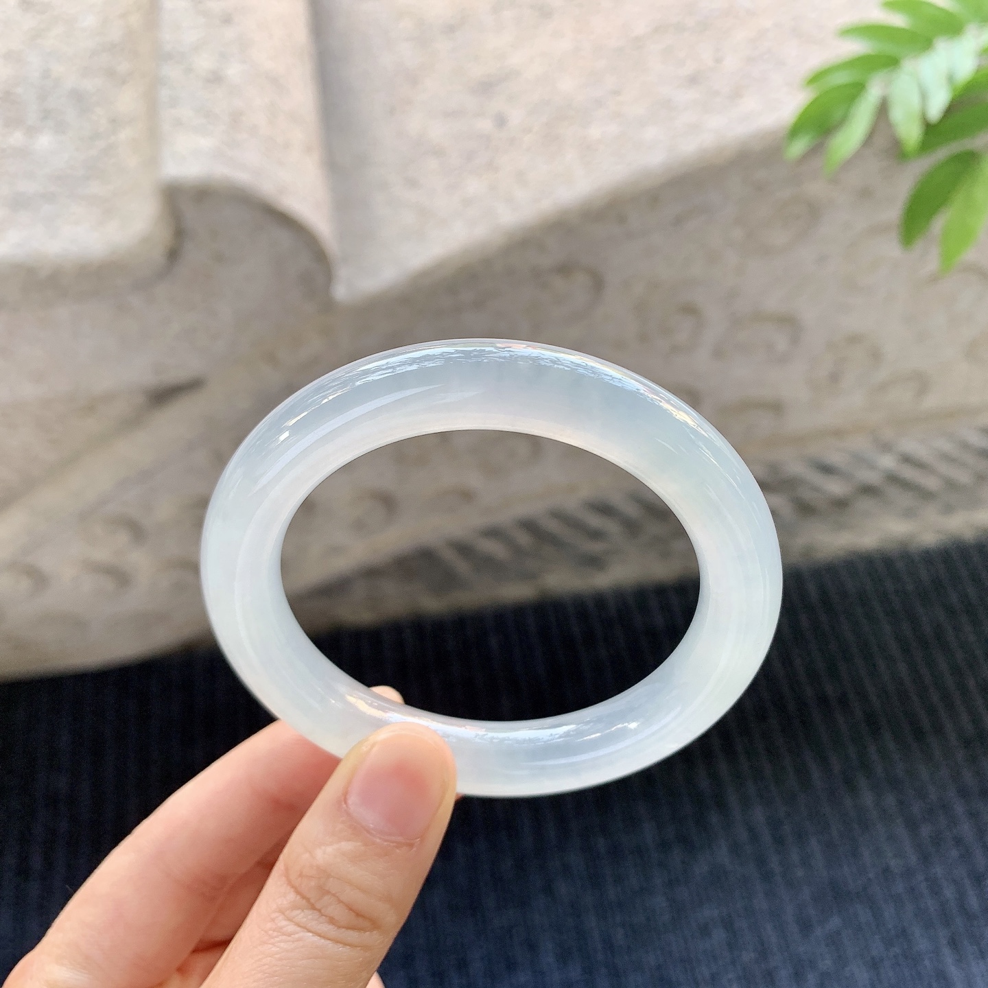 圆条53 54，圈口54.5/10/9.6，编码A1080671，描述：冰糯底色，清透，水润，种老，细腻，打灯有棉根