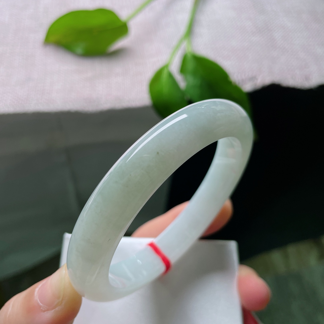 60/11.8/8.6，淡绿色底正圈，大圈口，种老，水头好，一点皮纹不显，ss50629a