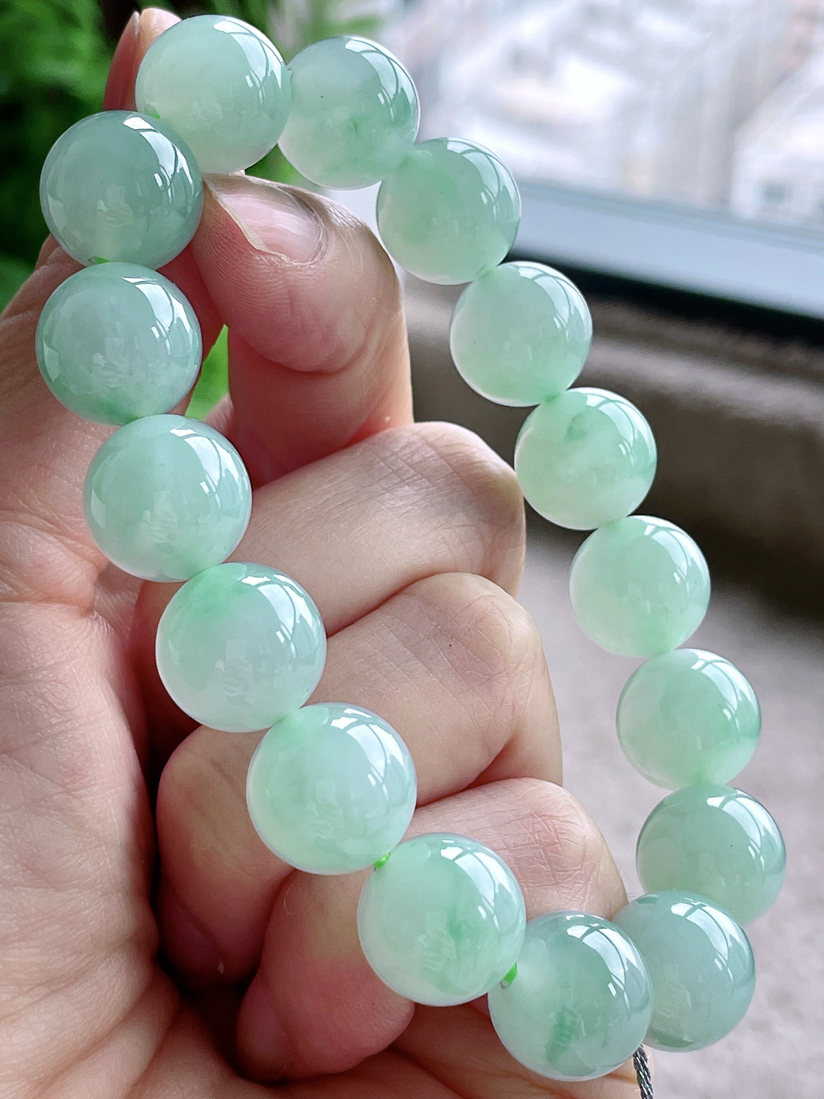 【珠子】冰晴水手串圆珠珠子手串
【说明】缅料 性价比高  
【尺寸】 12.9-12.7mm..