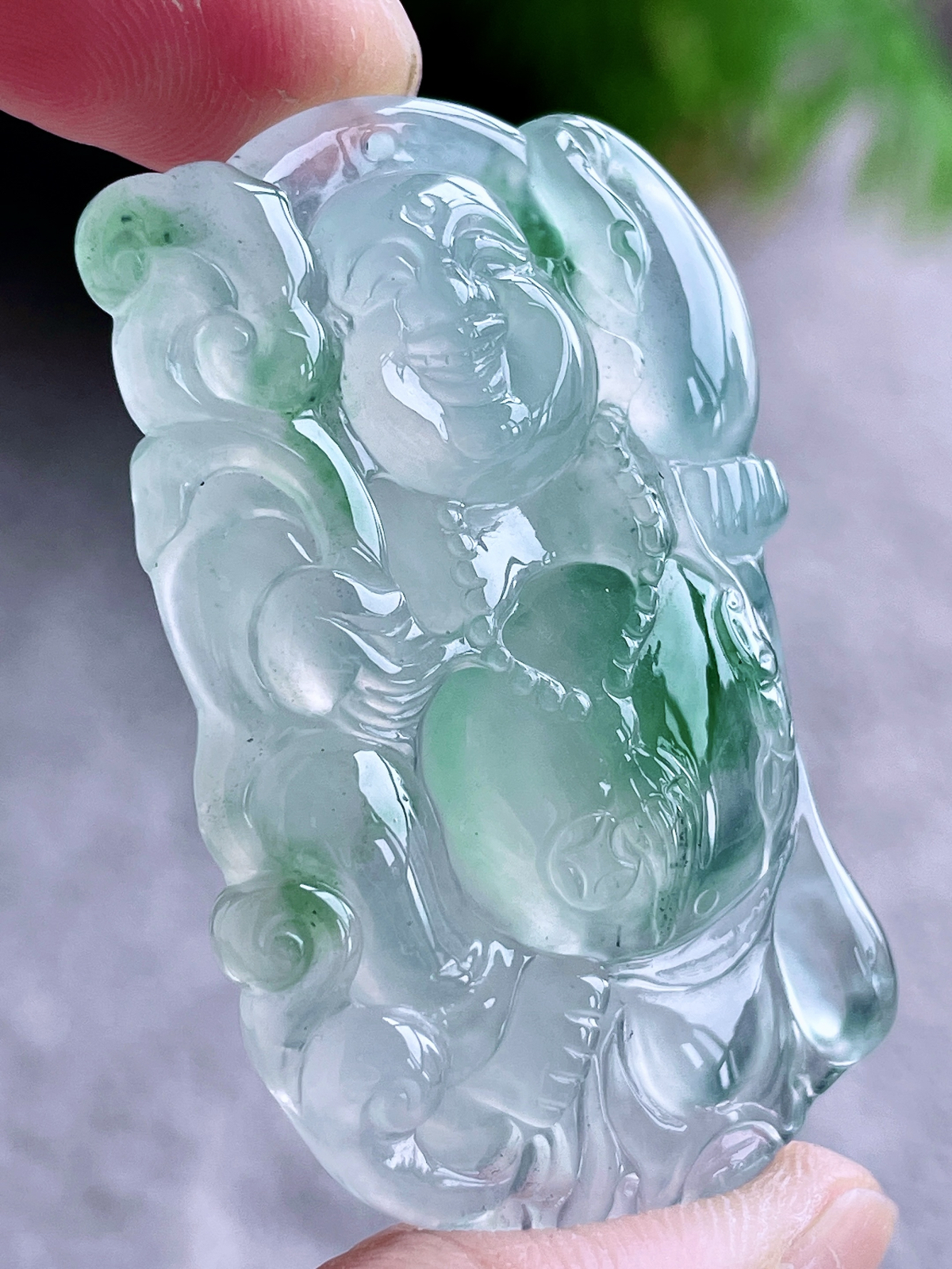 【裸石】冰飘阳绿佛公布袋佛公吊坠
【说明】缅料 性价比高  
【尺寸】46.2-28.2-6.8..