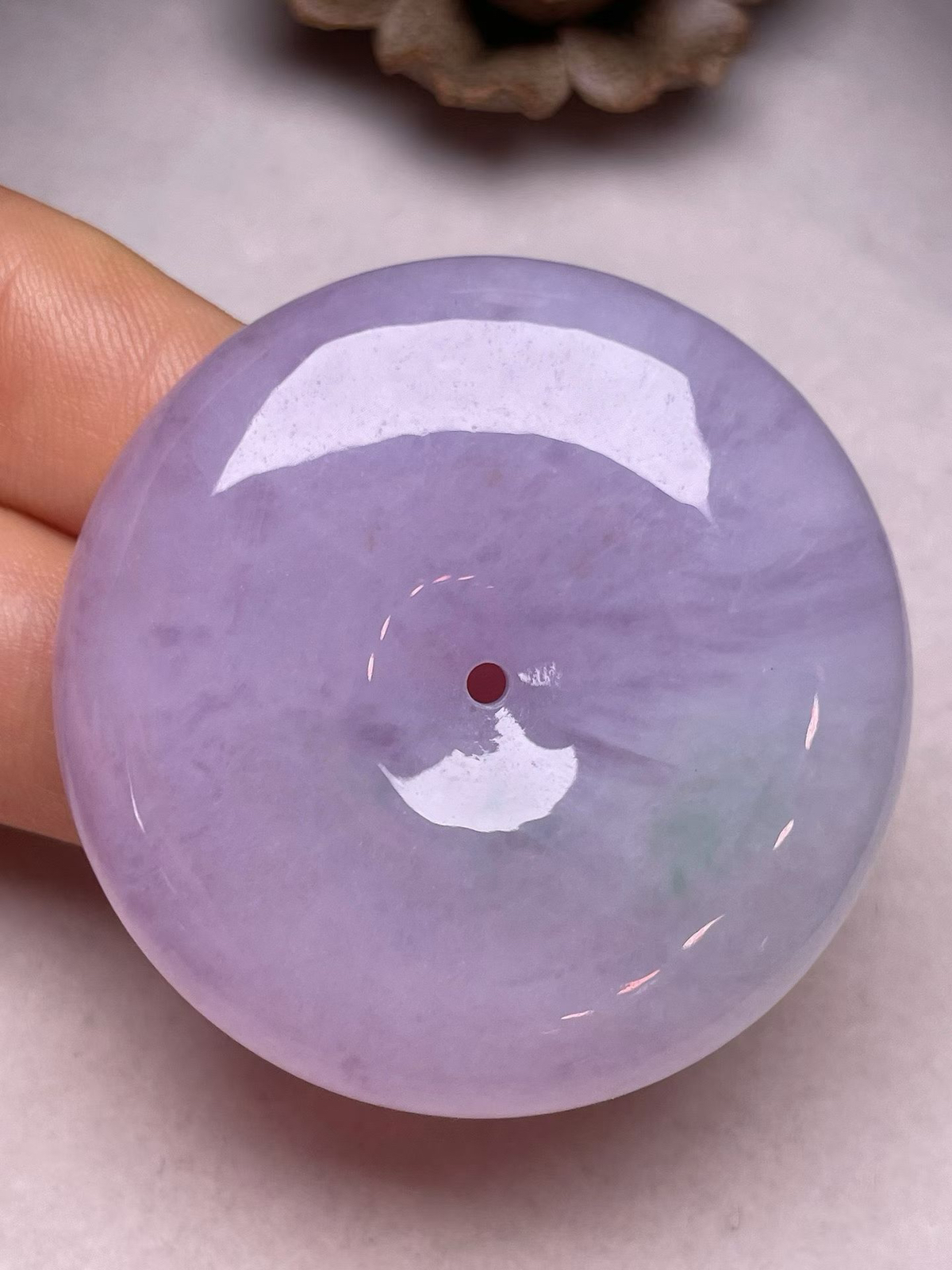 冰糯种紫罗兰【平安扣】吊坠，种水好，玉质细腻 ，卖相好.