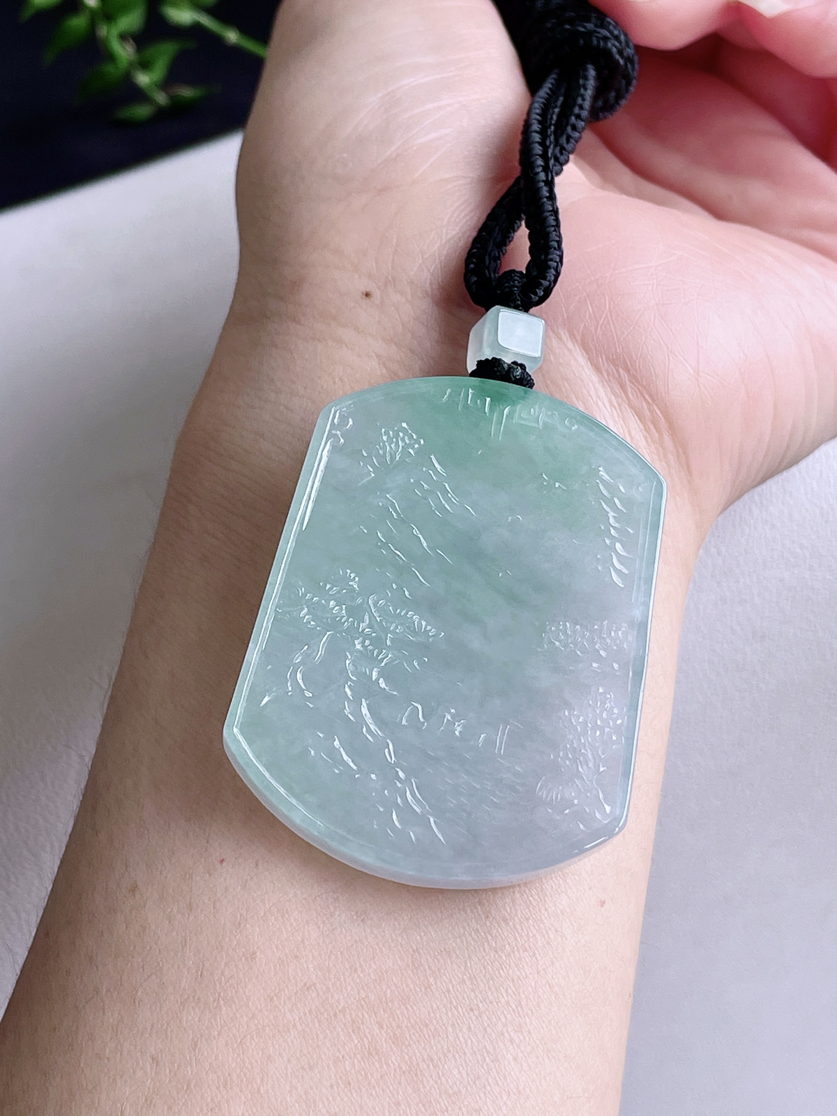 【裸石】冰晴水山水牌大山水牌吊坠
【说明】缅料 性价比高  
【尺寸】49.8-37.6-5.4..