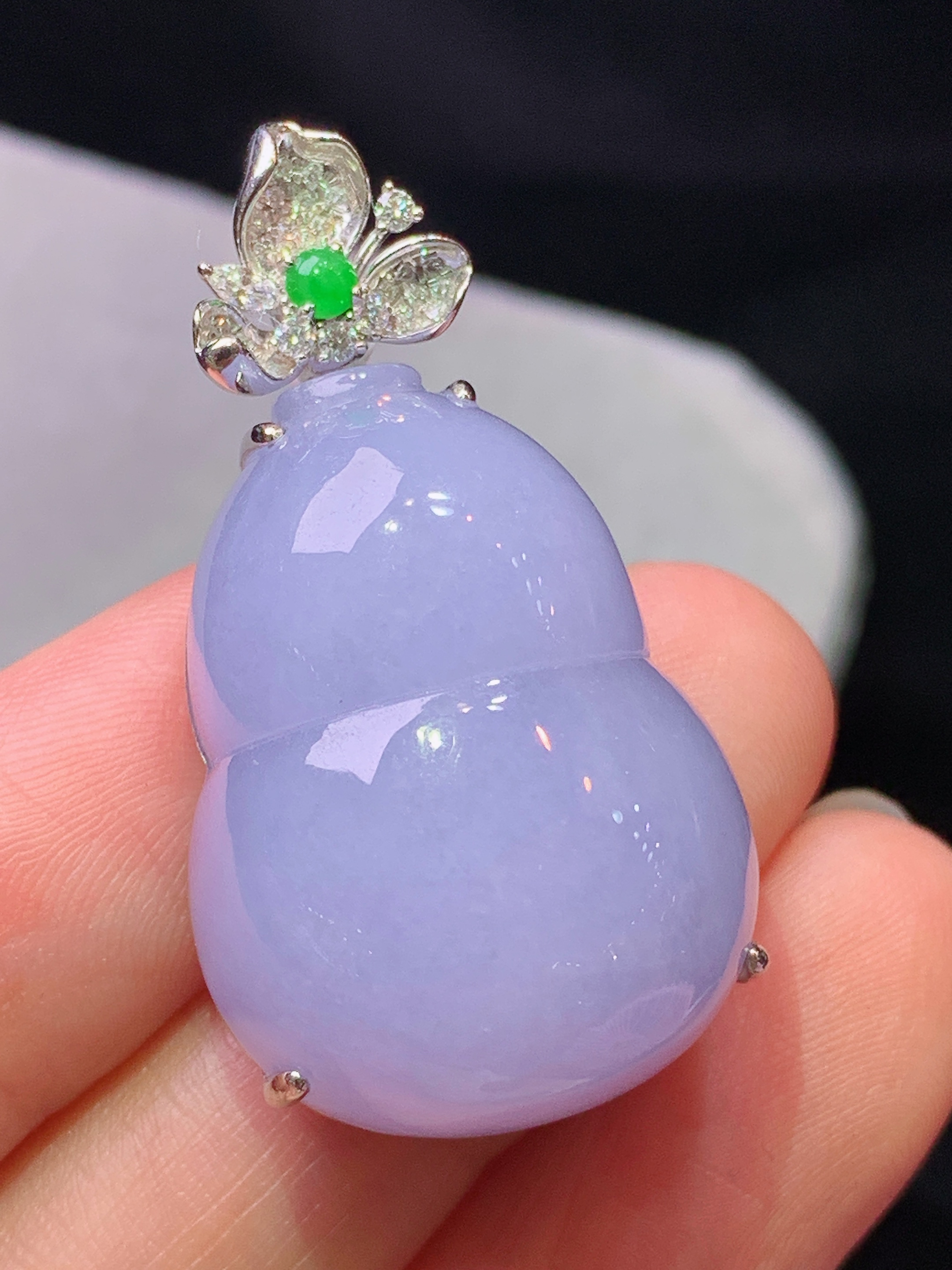 18k金钻镶嵌紫罗兰葫芦吊坠 玉质细腻 色泽艳丽清新 水润亮眼 整体尺寸37.2*20.2*13.5b1