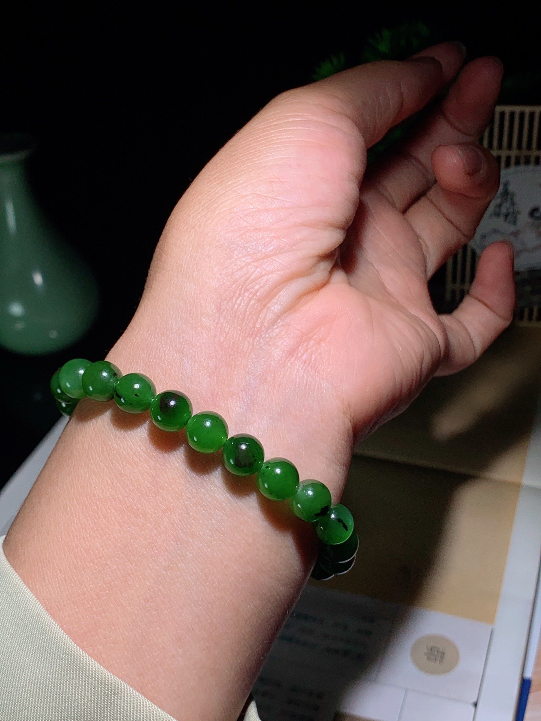 和田玉红皮料俄罗斯碧玉手串。单颗尺寸8！玉质细腻油润。手推出油。品相大气。lt26410