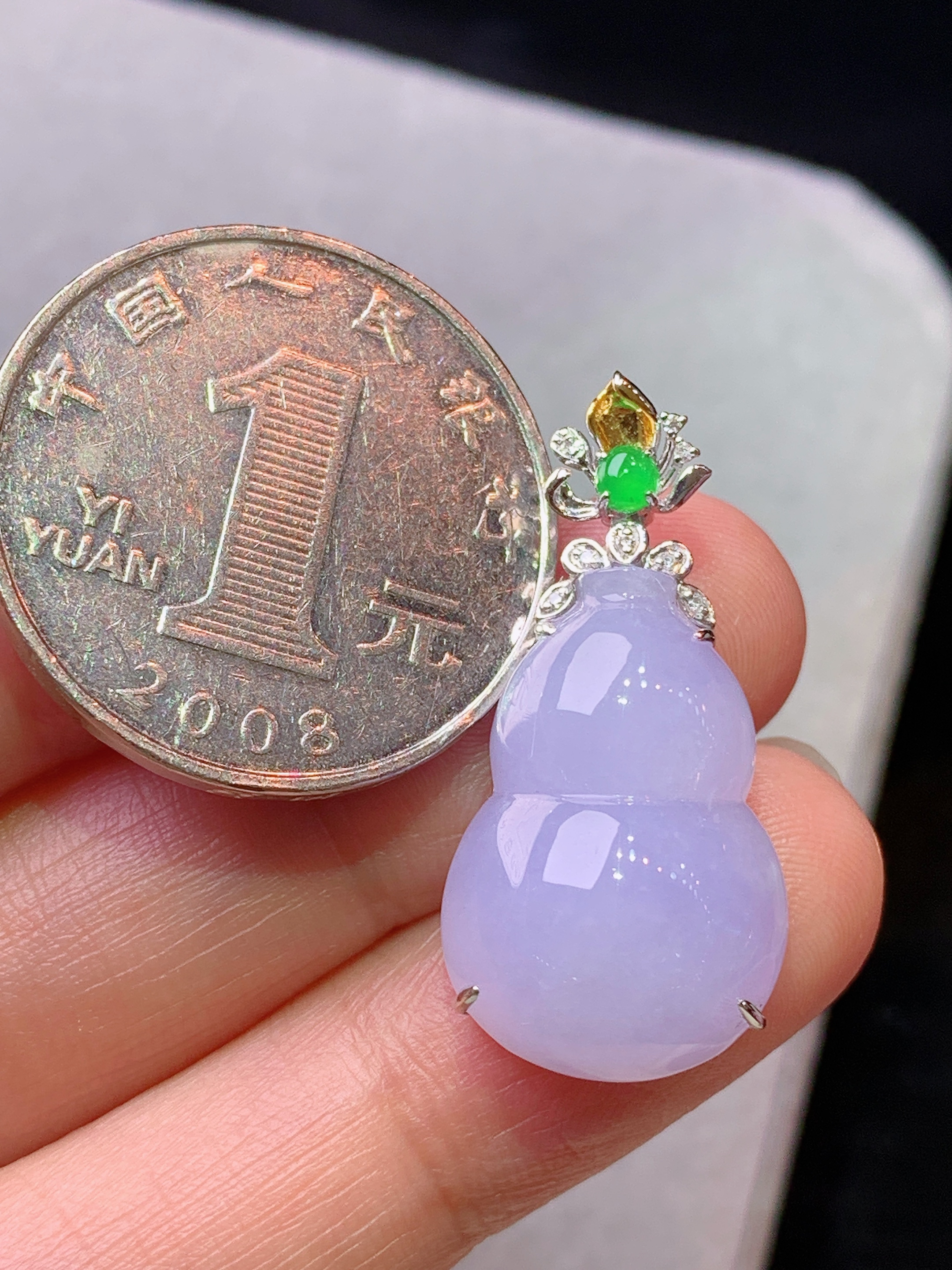 18k金钻镶嵌紫罗兰葫芦吊坠 玉质细腻 色泽艳丽清新 水润亮眼 整体尺寸29.3*14*8.2x5