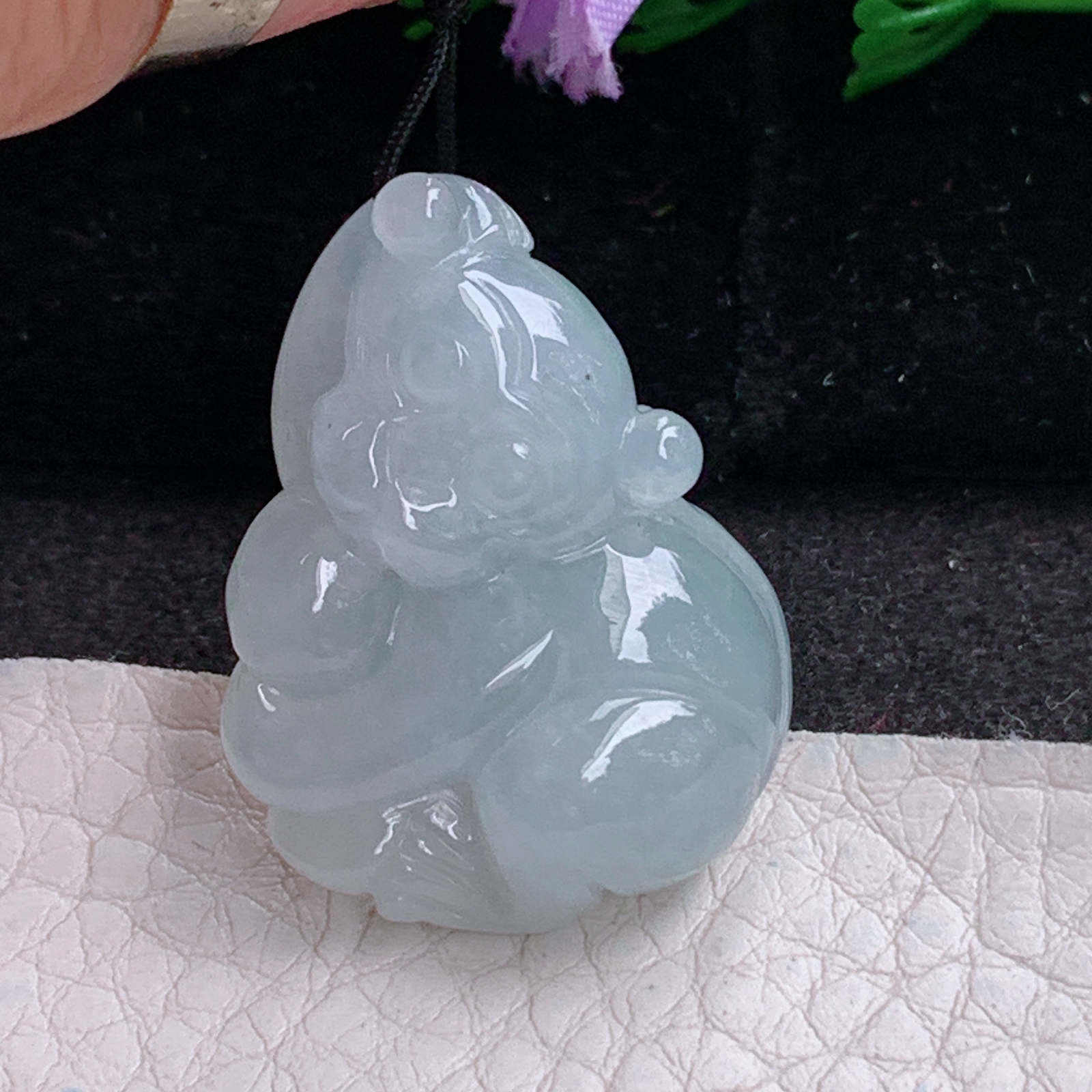 ajj实拍32*24.5*12.3天然缅甸翡翠精雕冰润立体灵猴抱寿桃 生肖猴玉吊坠 玉挂件