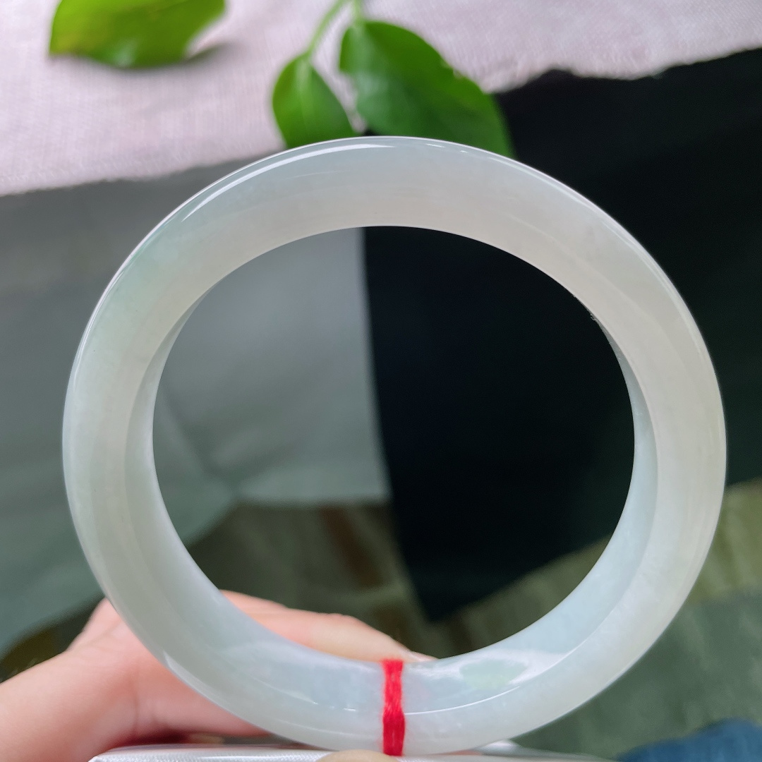 60/11.8/8.6，淡绿色底正圈，大圈口，种老，水头好，一点皮纹不显，ss50629a