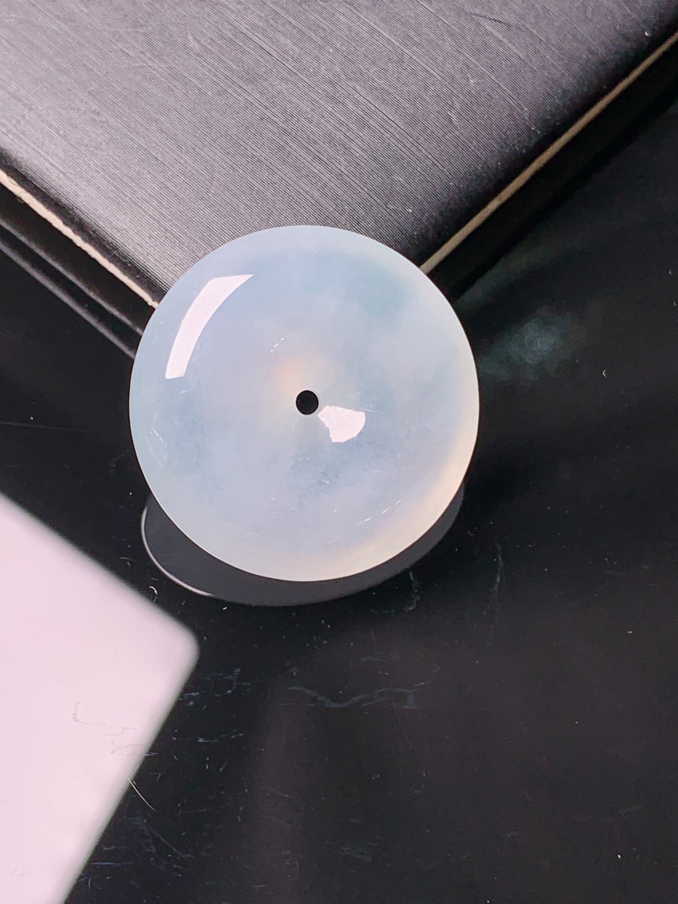 冰种平安扣吊坠 玉质细腻 色泽艳丽清新 水润亮眼 整体尺寸22.8*5.8d1