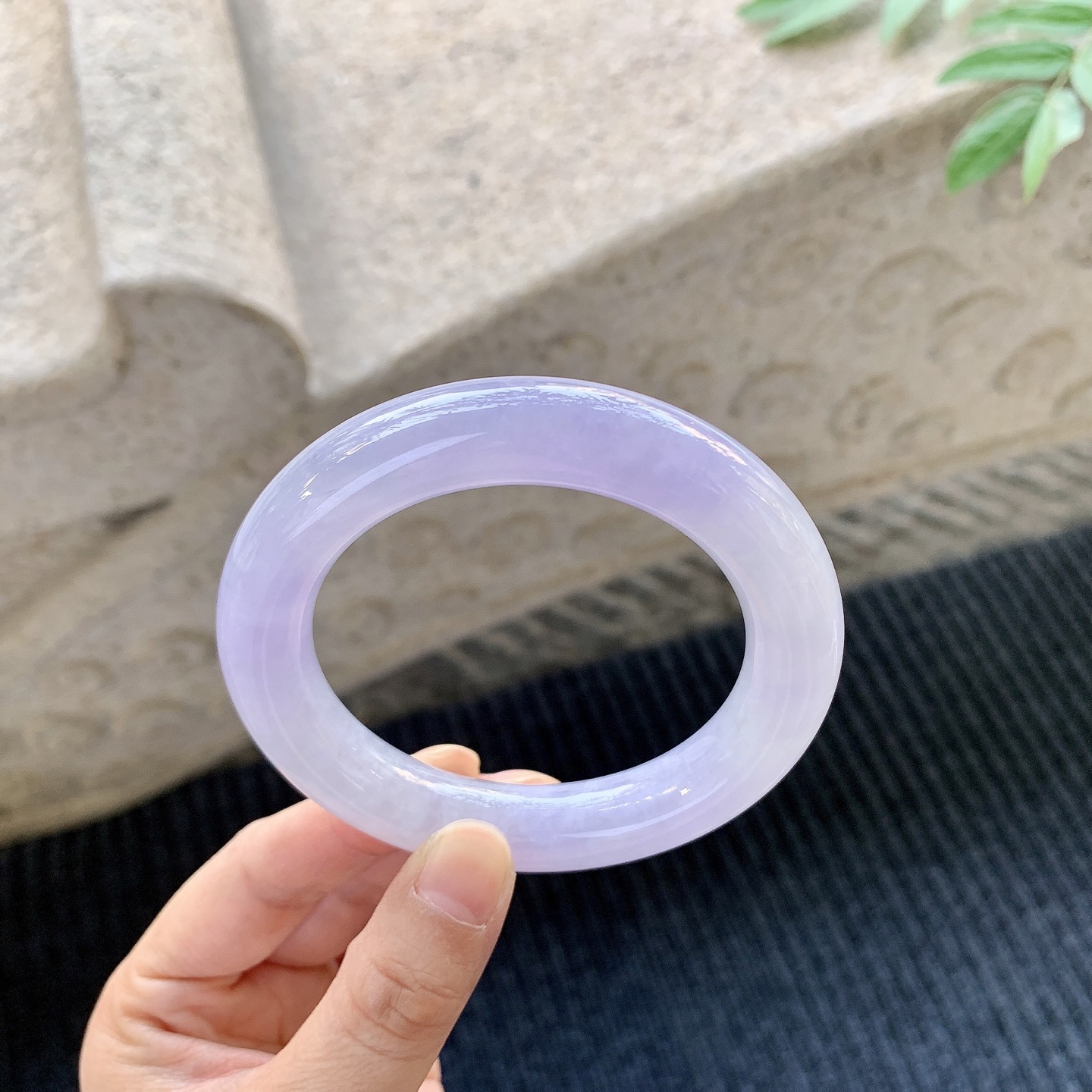 圆条55 56【圈口】56.2/12.4/11.7【编码】A1011364【描述】糯冰紫罗兰，水润，种老，细腻，打灯有晶体线