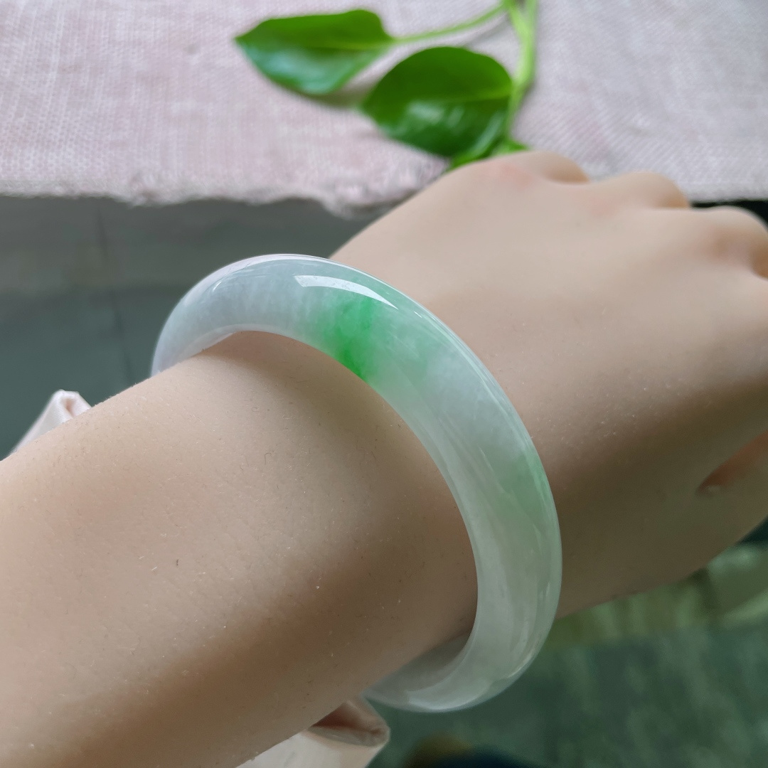 53.8/12.4/7.9，春彩正圈，飘阳绿，翠色娇艳欲滴，种老，细润，皮纹，ss49897a