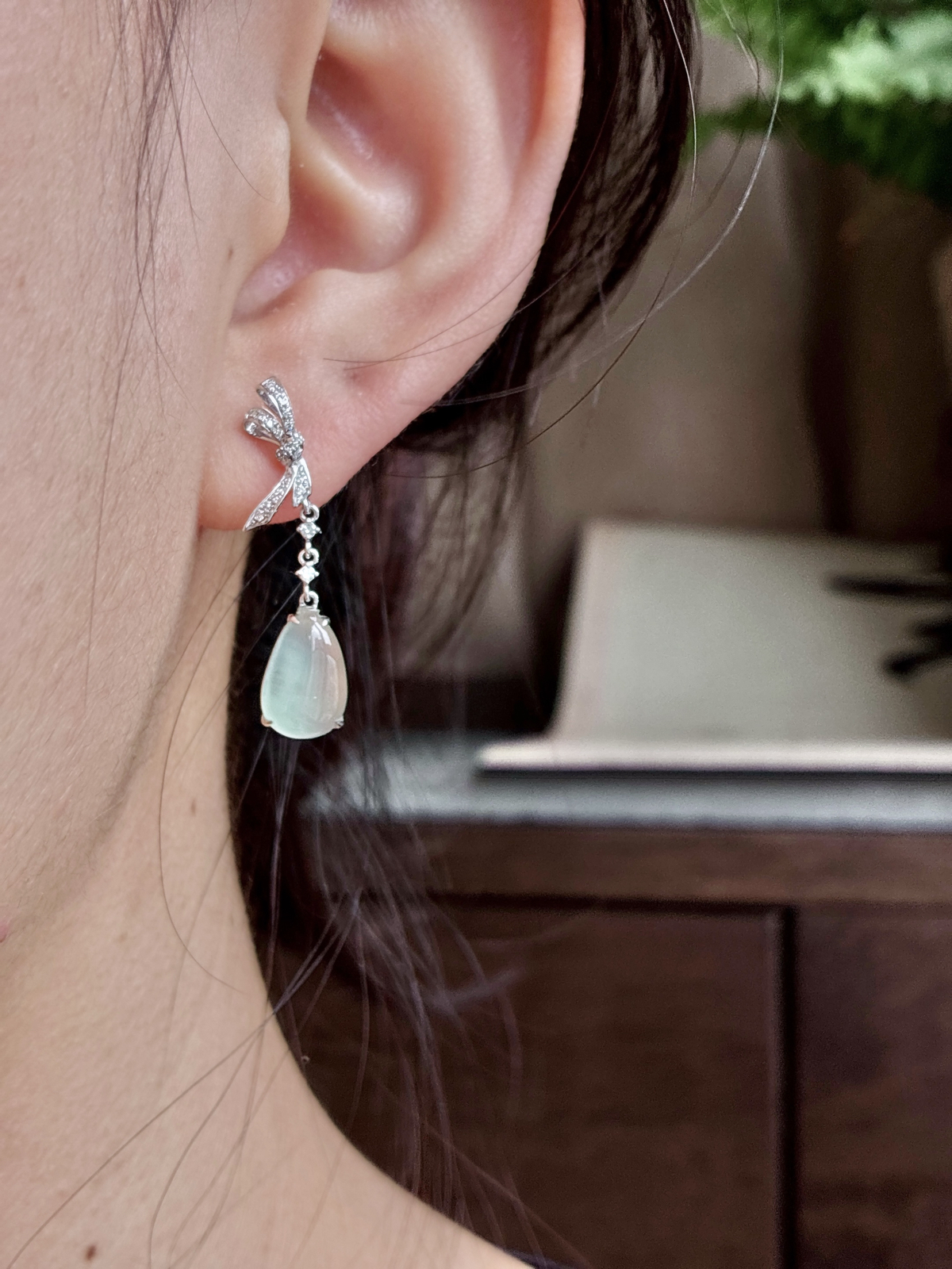 【镶嵌】🫧高冰福瓜耳坠
【说明】缅料 18k金镶嵌 性价比高  
【整体】29-6.7-4.3..