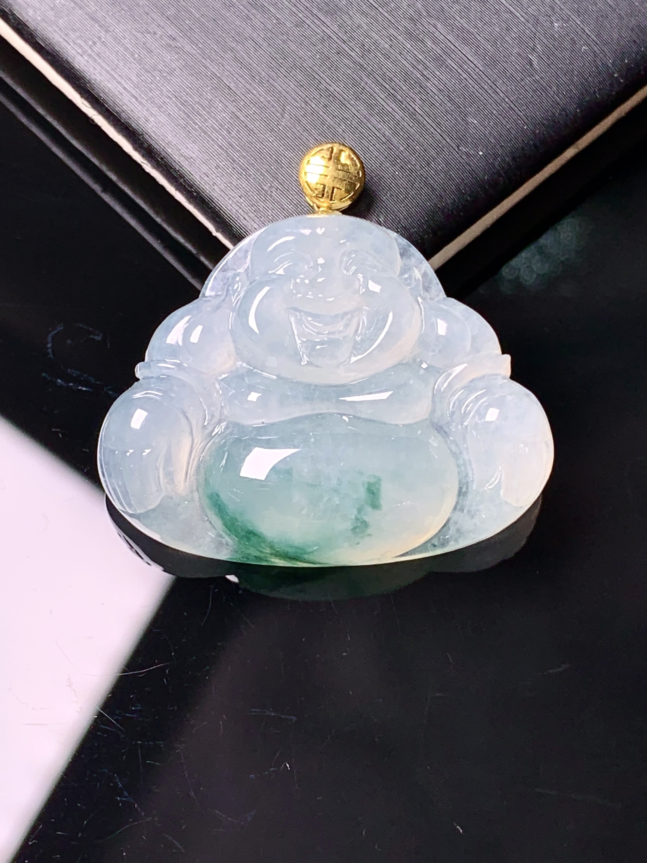 18k金镶嵌冰种飘绿佛公吊坠 玉质细腻 色泽艳丽清新 水润亮眼 整体尺寸28*29*6.5m1