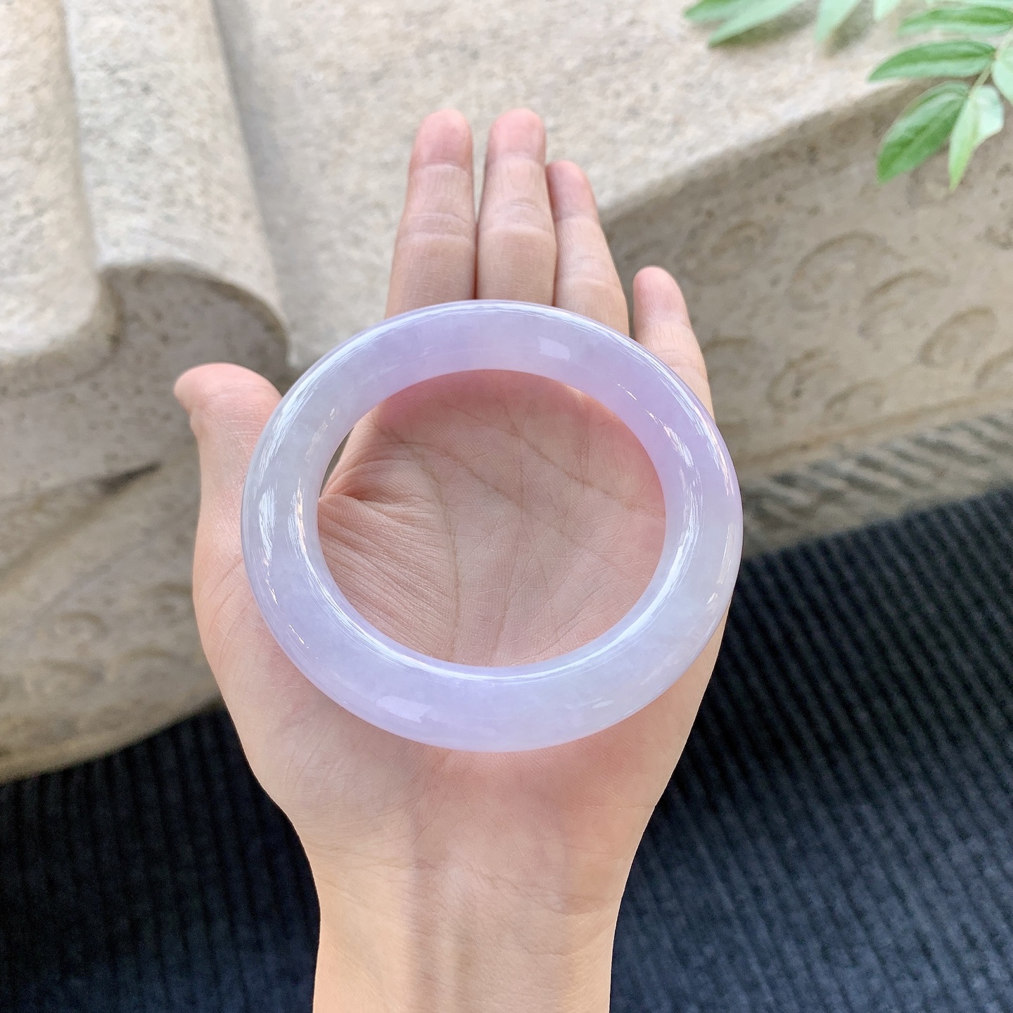 圆条55 56【圈口】56.2/12.4/11.7【编码】A1011364【描述】糯冰紫罗兰，水润，种老，细腻，打灯有晶体线