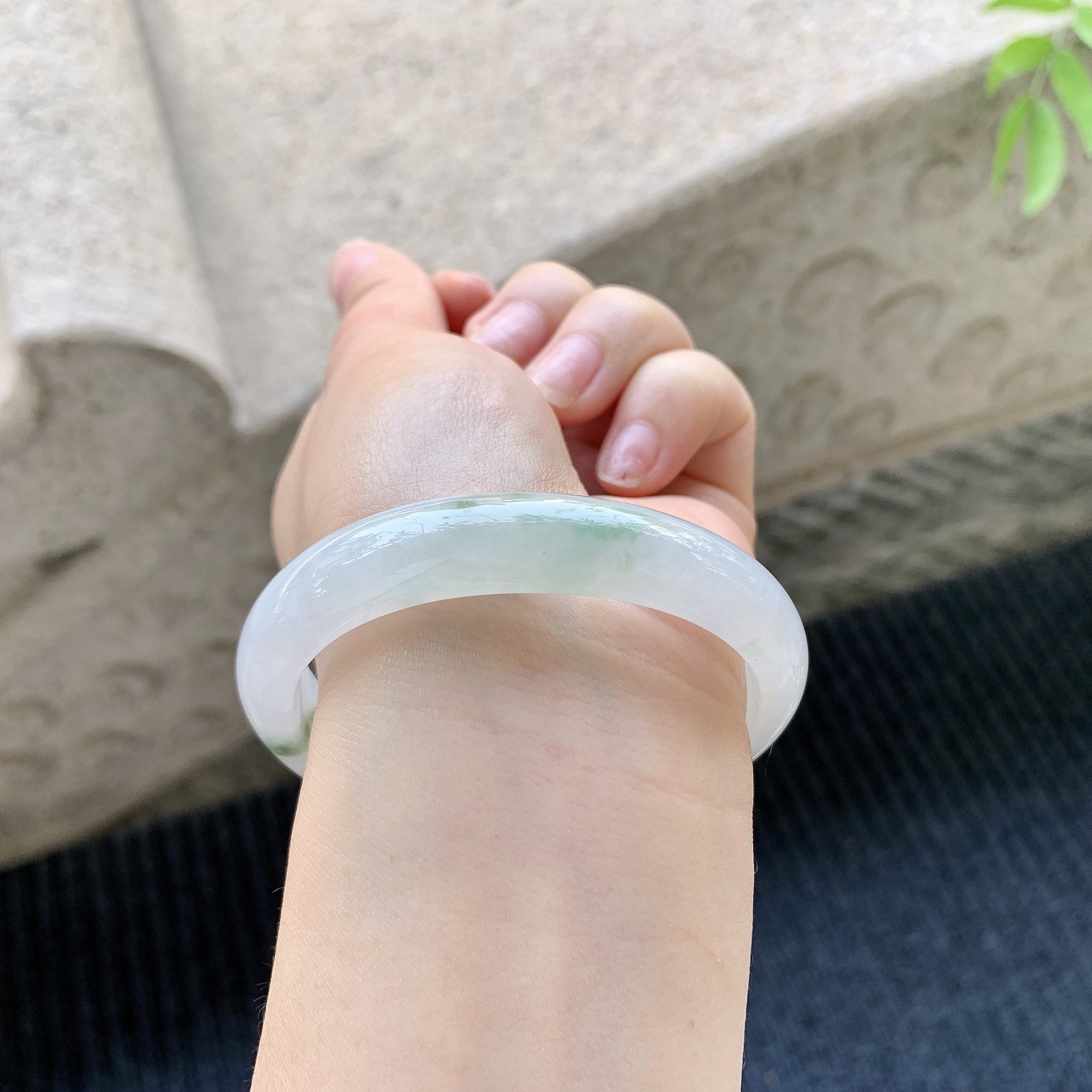 贵妃52 53 圈口54.6/46.7/11.6/7 糯冰黄翡，飘花，水润，种老，细腻，打灯有棉线YT032065