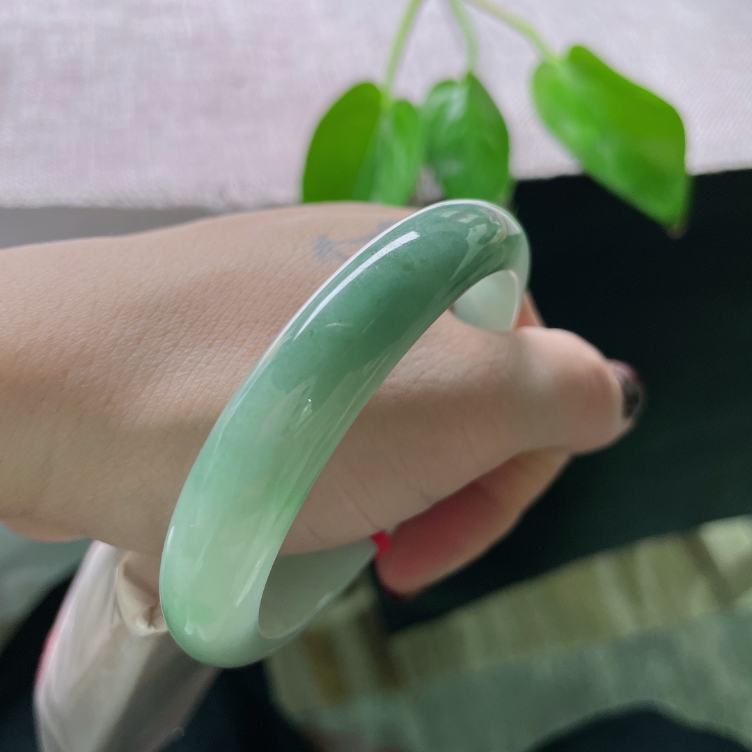 57.3（51）12/7，半山水贵妃，一半是山，沉静；一半是水，流年。无裂，ss50367a
