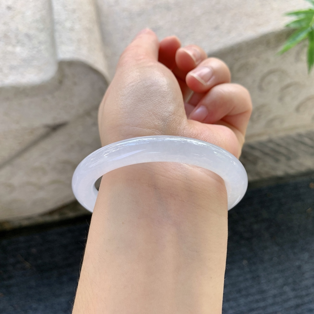 圆条51 52【圈口】52.8/8.5/8.7【编码】A1031873【描述】糯冰粉紫，水润，种老，细腻，无裂