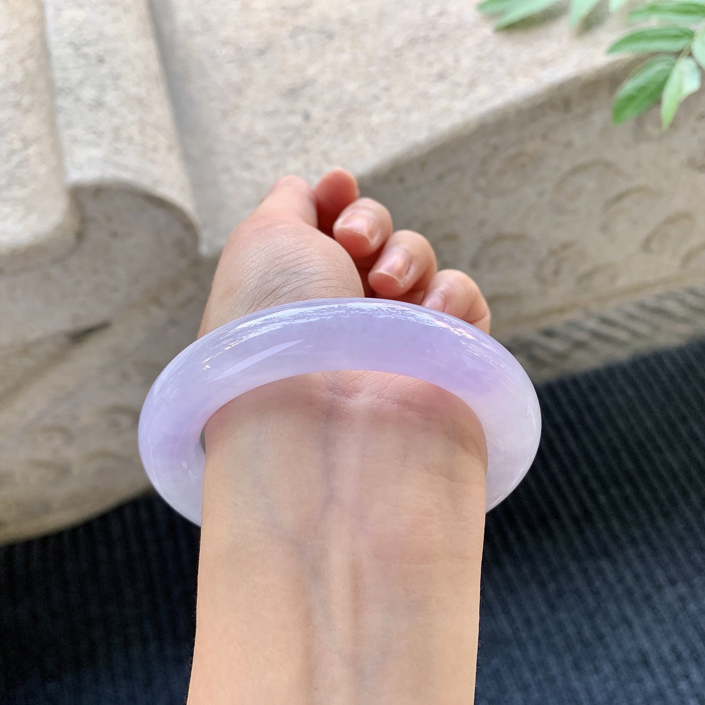 圆条55 56【圈口】56.2/12.4/11.7【编码】A1011364【描述】糯冰紫罗兰，水润，种老，细腻，打灯有晶体线