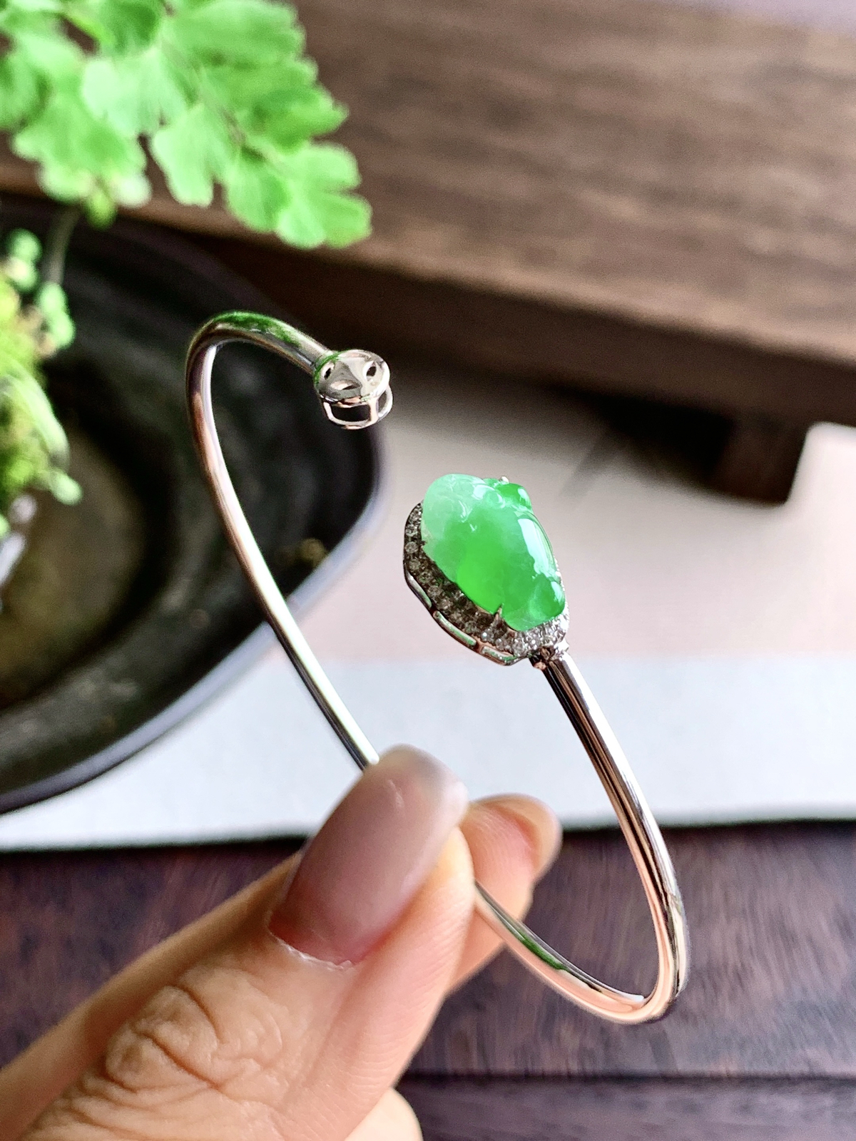 【镶嵌】️冰飘绿花貔貅手镯
【说明】缅料  18k金镶嵌 性价比高  飘花
【整体】11.3-8.