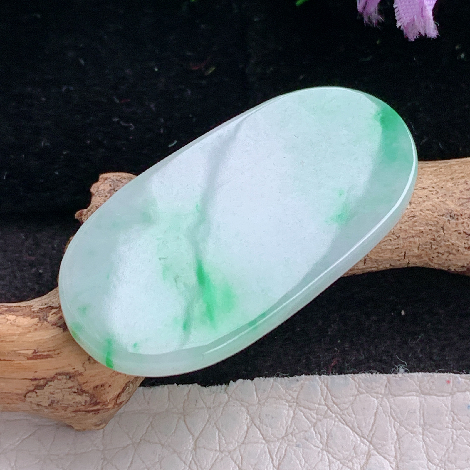 ajj实拍36.5*19*3天然缅甸翡翠精雕冰飘阳绿素面牌 平安无事牌玉吊坠 玉挂件