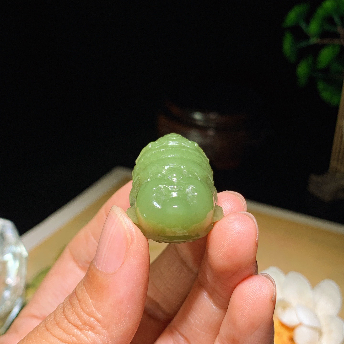 新疆若羌黄口料黄财神挂件。尺寸34/22/17重19克 玉质细腻油润 底色纯净 脂粉好，品质好。lt260410