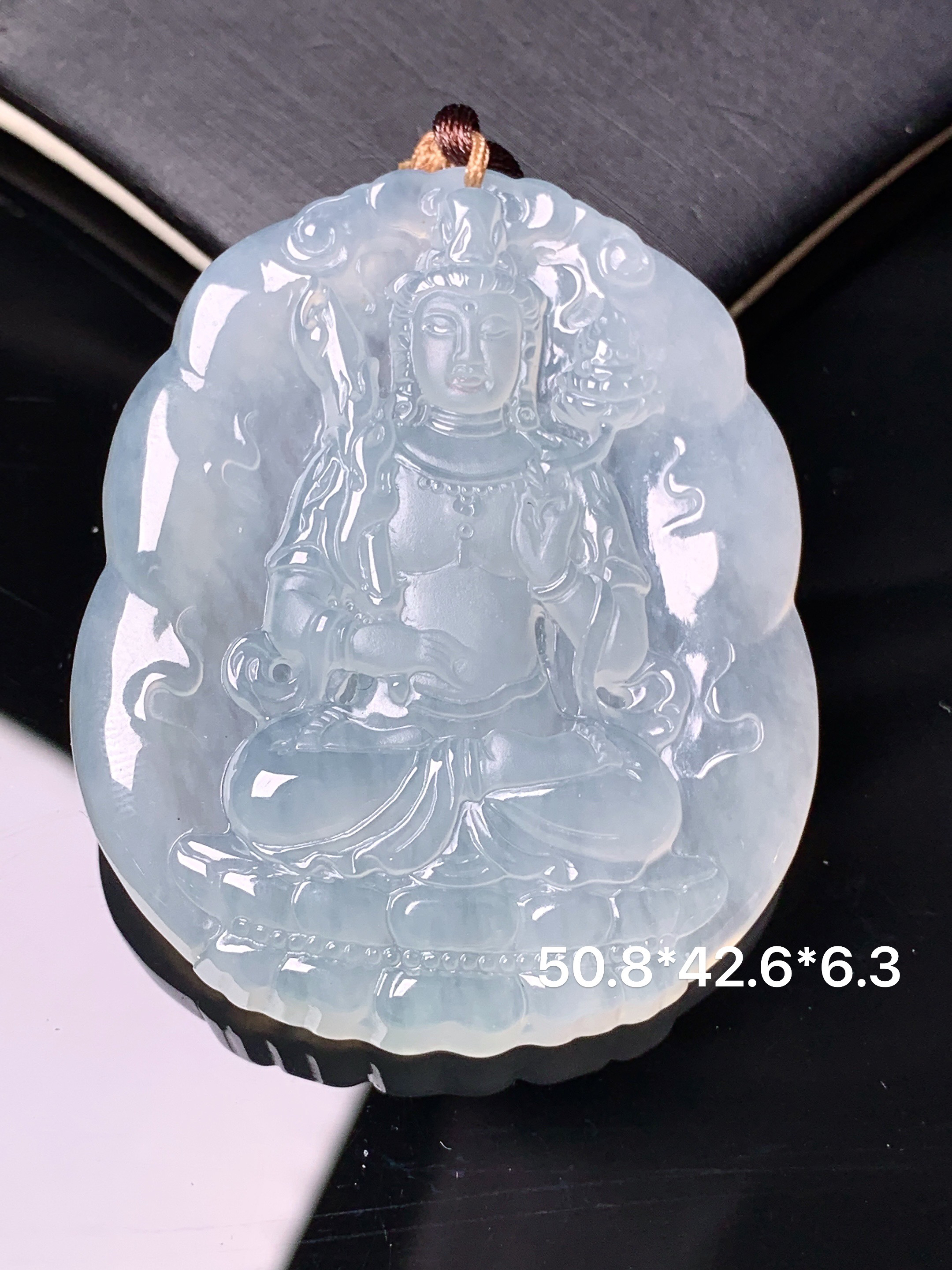 冰种观音菩萨吊坠 玉质细腻 色泽艳丽清新 水润亮眼 整体尺寸50.8*42.6*6.3b2