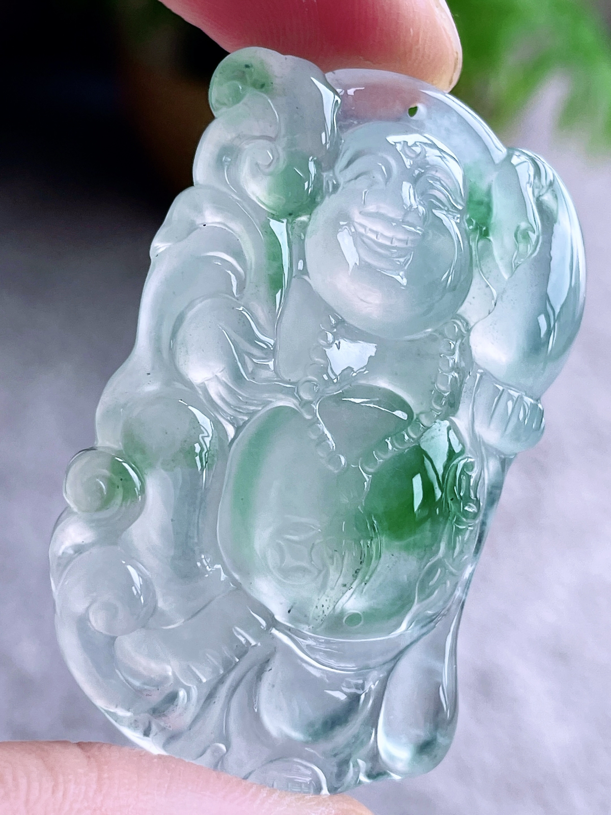 【裸石】冰飘阳绿佛公布袋佛公吊坠
【说明】缅料 性价比高  
【尺寸】46.2-28.2-6.8.