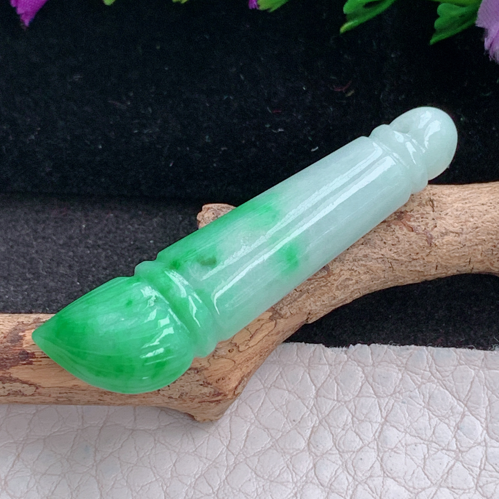 ajj实拍50.8*12.8*8.6天然缅甸翡翠精雕飘绿金榜题名 玉毛笔吊坠 玉挂件